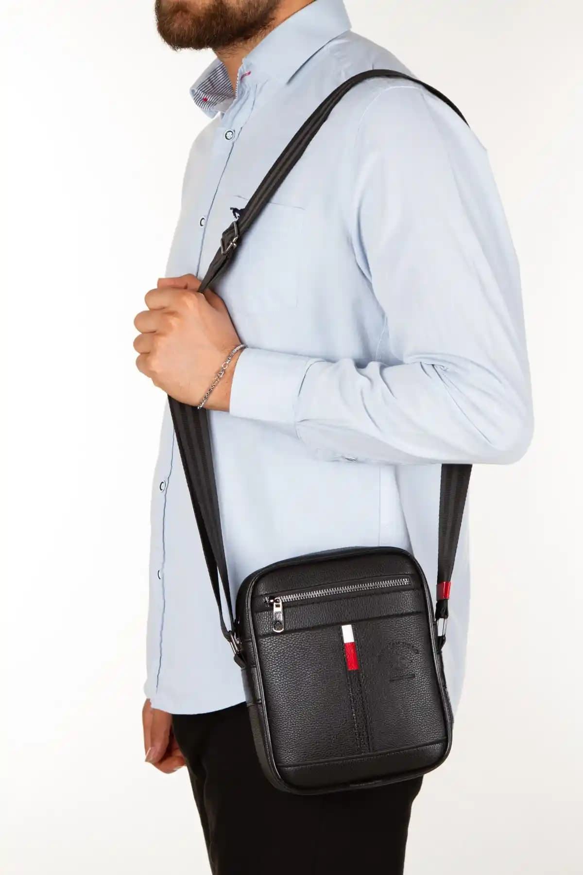 Erkek Modasında Boyundan Askılı Çantalar: Stil ve İşlevselliğin Buluşması
