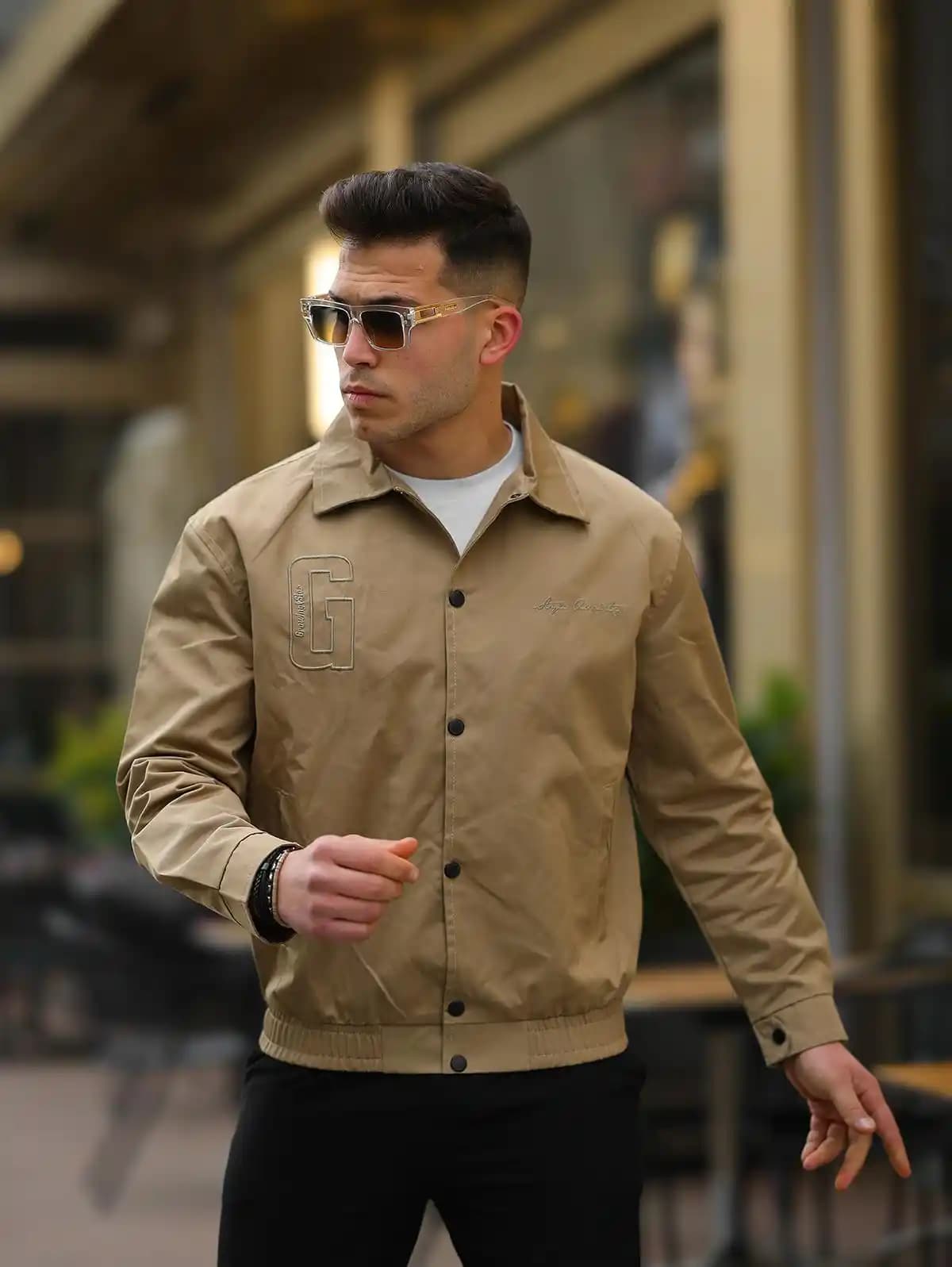 Erkek Modasında Camel Ceketlerin Yeri ve Önemi Güncel Trendler ve Stil İpuçlarıyla