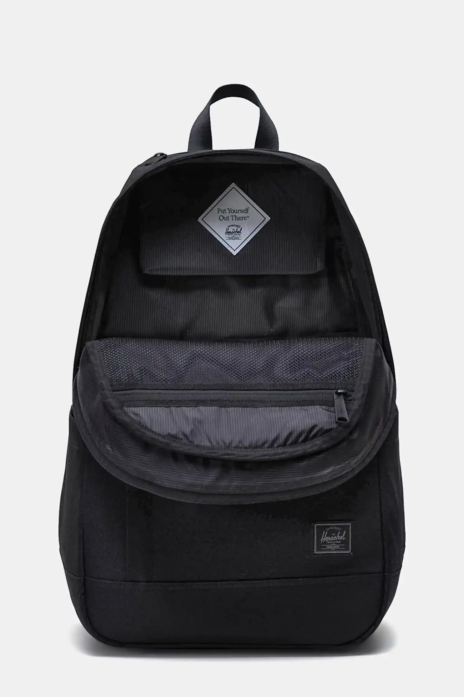 Erkek Modasında Herschel Sırt Çantaları: Şıklık ve İşlevselliğin Mükemmel Buluşması