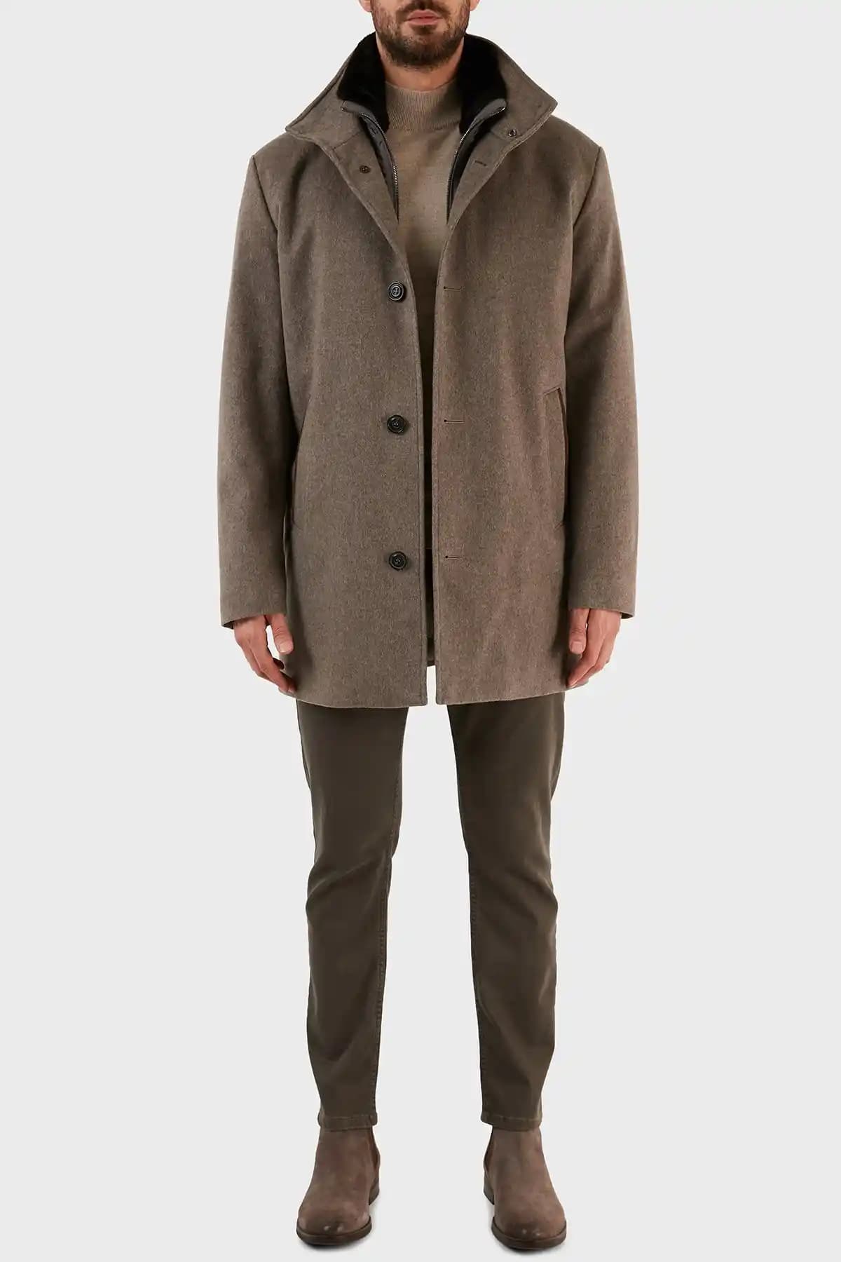 Erkek Modasında Kaşmir Kabanlar: Şıklık ve Konforun Buluştuğu Kış Giyim Parçası