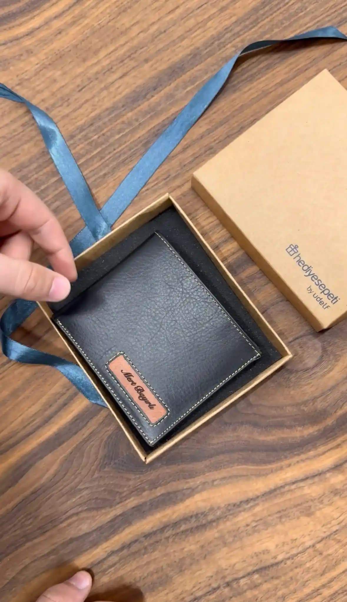 Erkek Modasında Kişiye Özel Cüzdanlar: Şıklık ve Fonksiyonellik Bir Arada