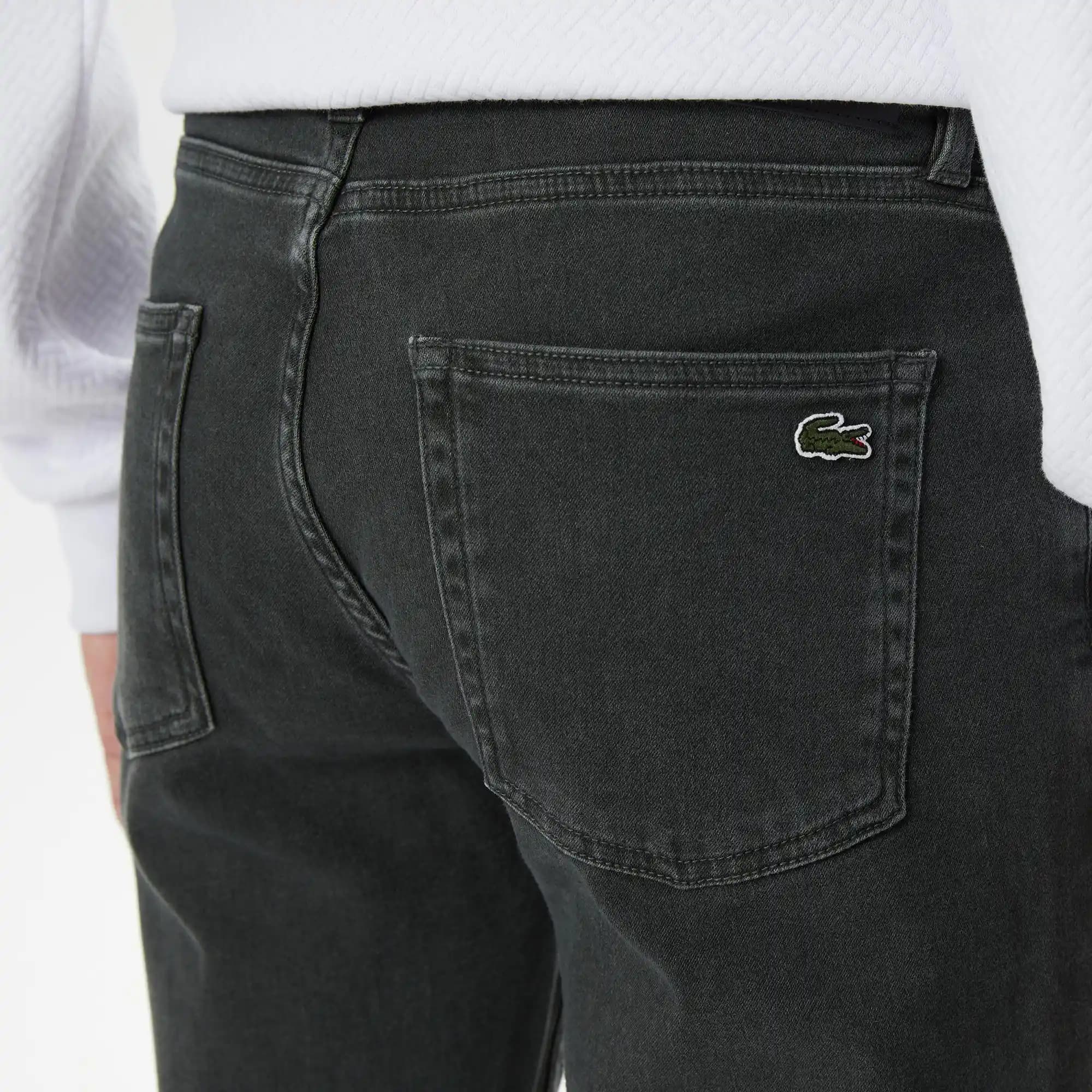 Erkek Modasında Kot Pantolonlar ve Lacoste ile Şıklığın En İyi Seçenekleri