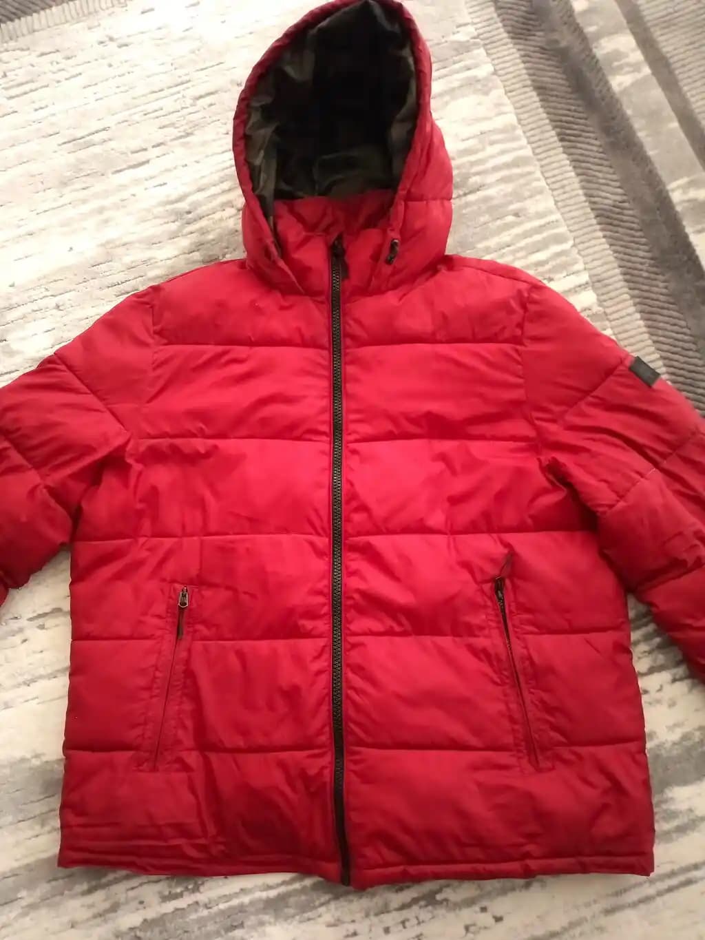 Erkek Modasında Mavi Jeans ve Şişme Montların Güncel Trendleri ve Seçim İpuçları