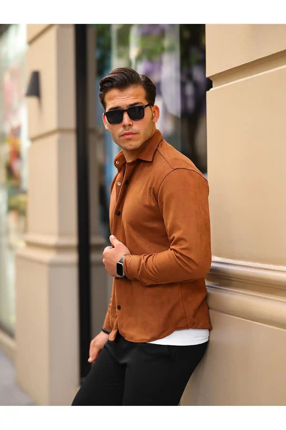 Erkek Modasında Nubuk Gömlekler: Şıklık ve Zarafetin Modern Yansıması