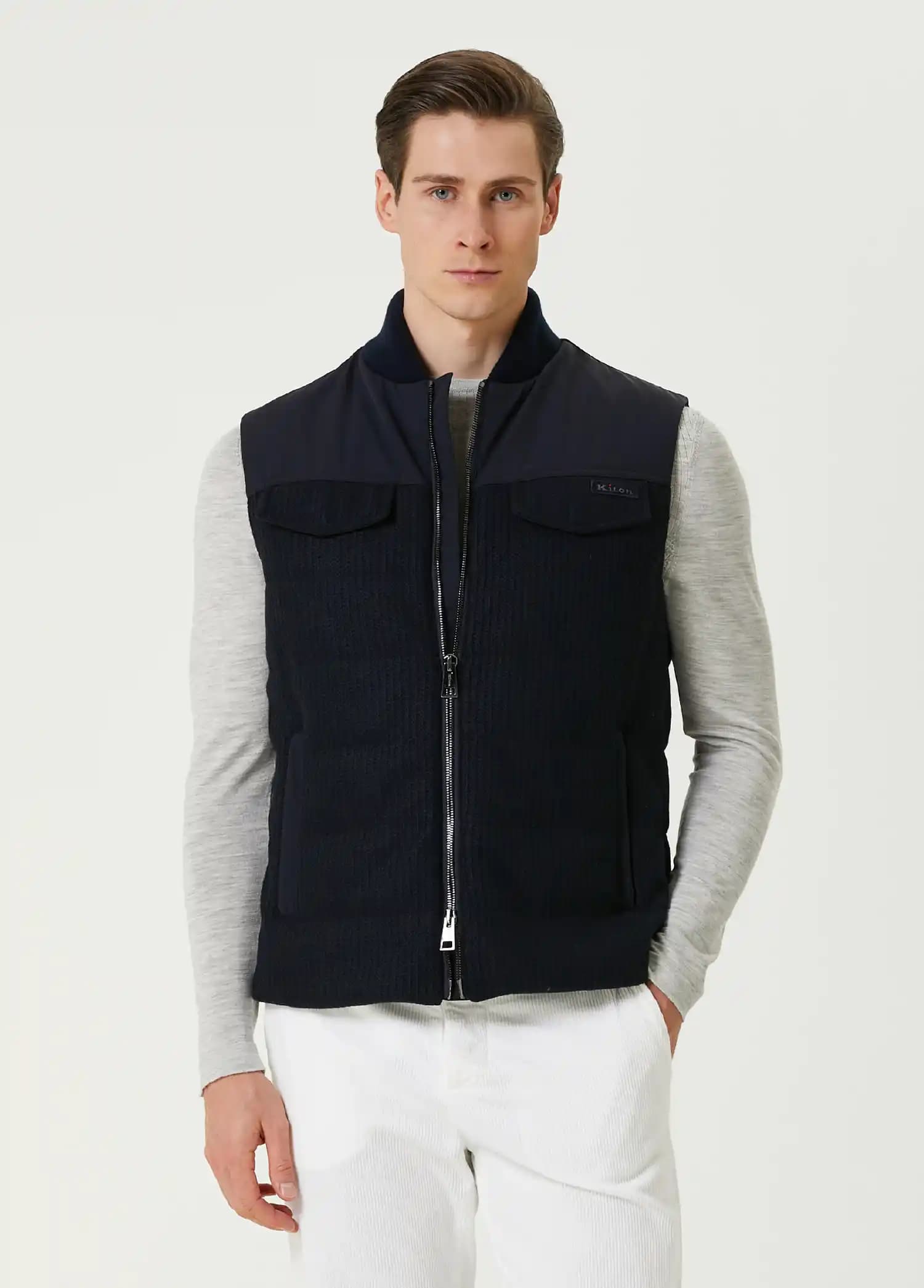 Erkek Modasında Yeleğin Yeri ve Stil İpuçları Güncel Trendlerle Kombinasyon Rehberi