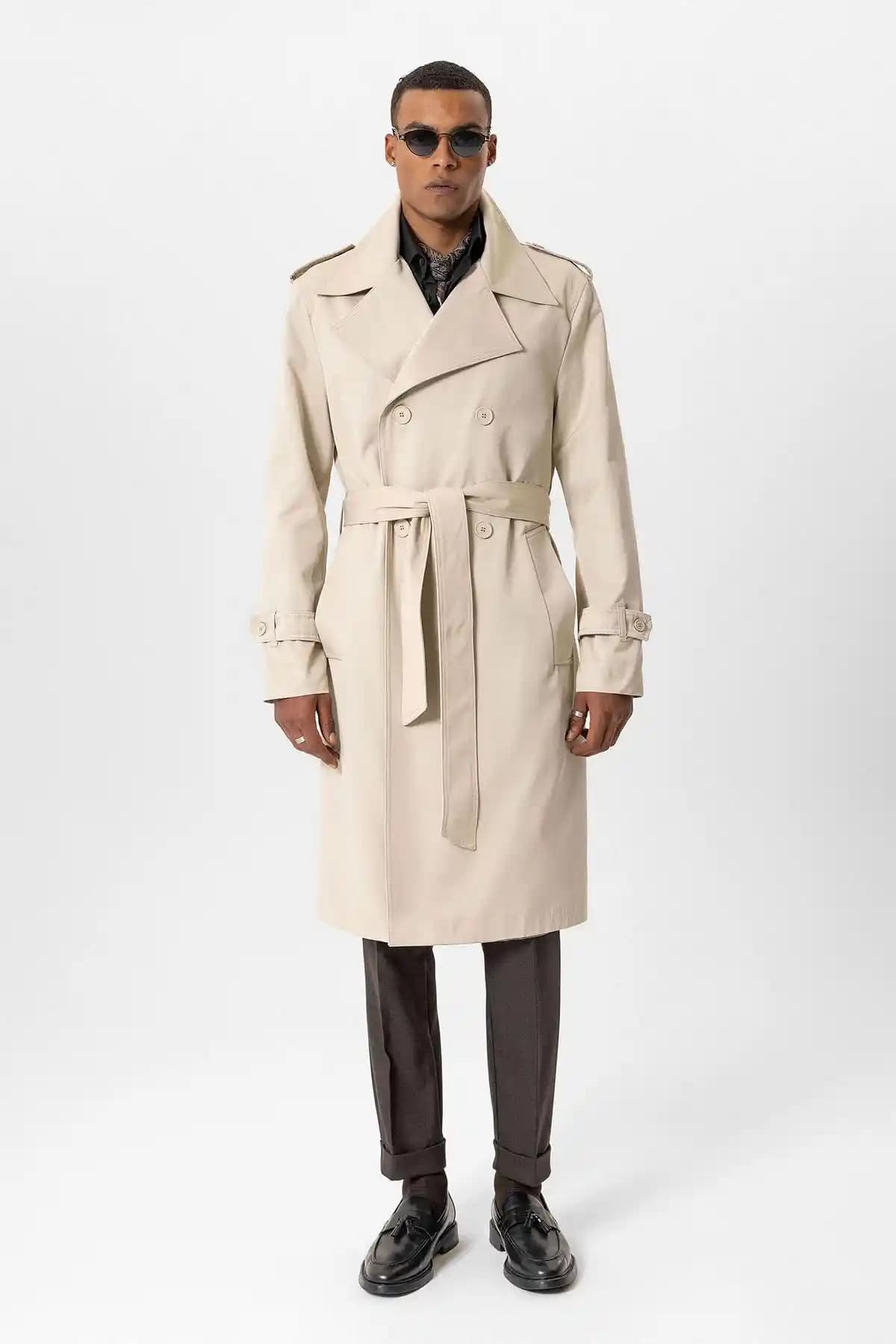 Erkek Modasında Zamansız Şıklık: Kruvaze Trençkot ile Stilinizi Yükseltin