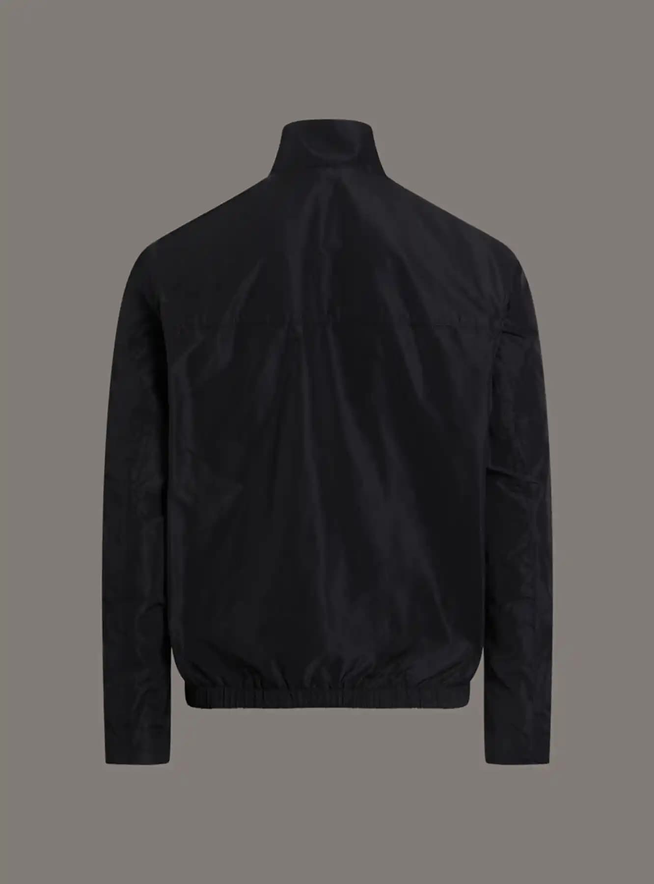 Erkek Naylon Ceketleri: Modern Tasarımlar ve Çok Yönlü Kullanım İpuçları