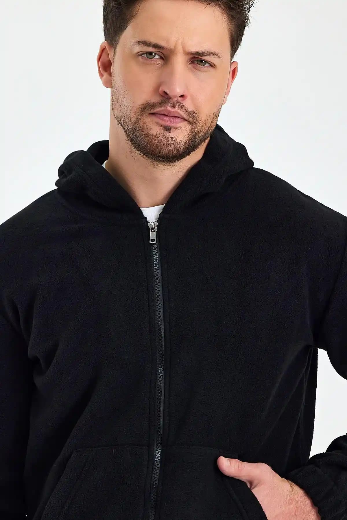 Erkek Polar Sweat Modası ve Konforu: Güncel Trendler ve Stil Önerileri