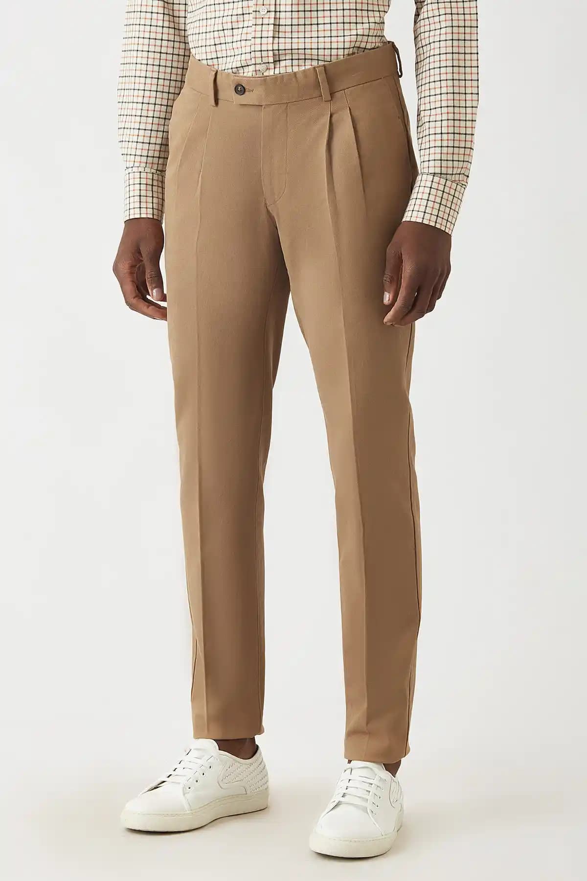 Erkekler İçin 2 Pileli Pantolon Seçenekleri ve Stil İpuçları