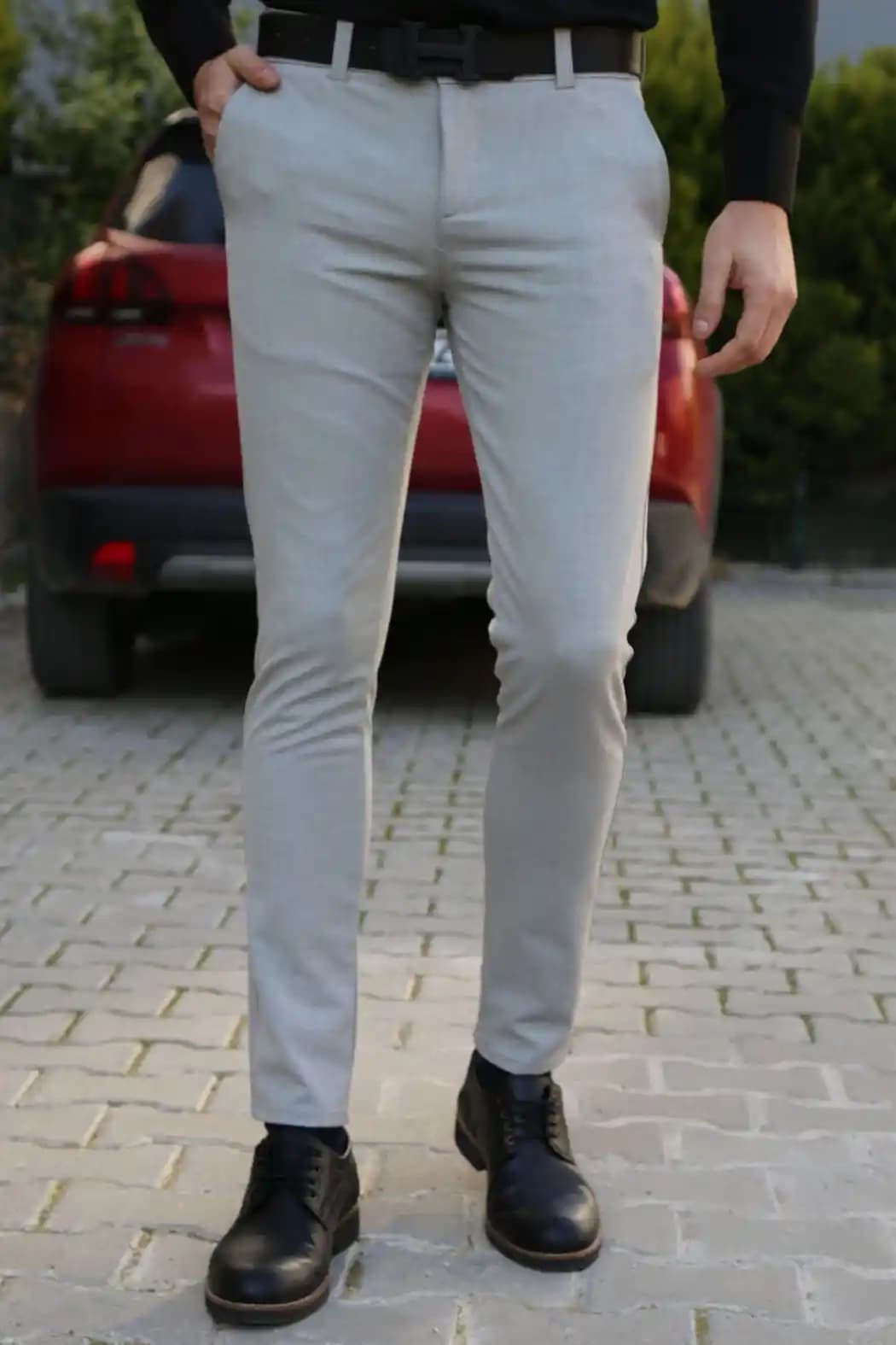 Erkekler İçin Açık Gri Pantolon Kombinleri ve Stil İpuçları 2023