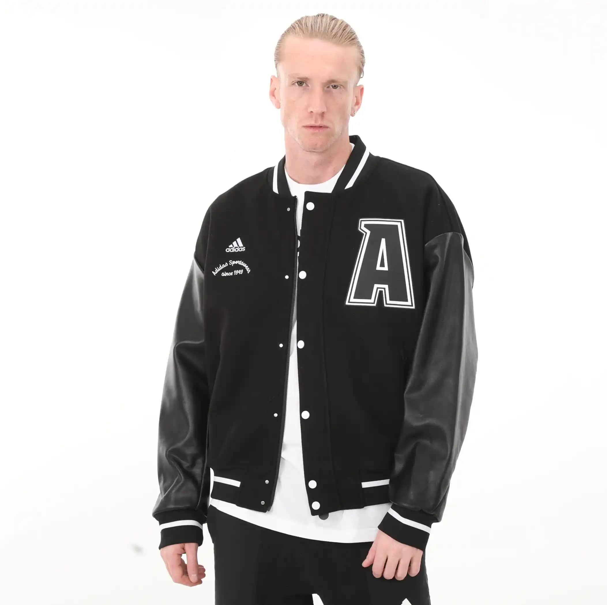 Erkekler İçin Adidas Kolej Ceketi: Şıklık ve Konforun Modern Buluşması