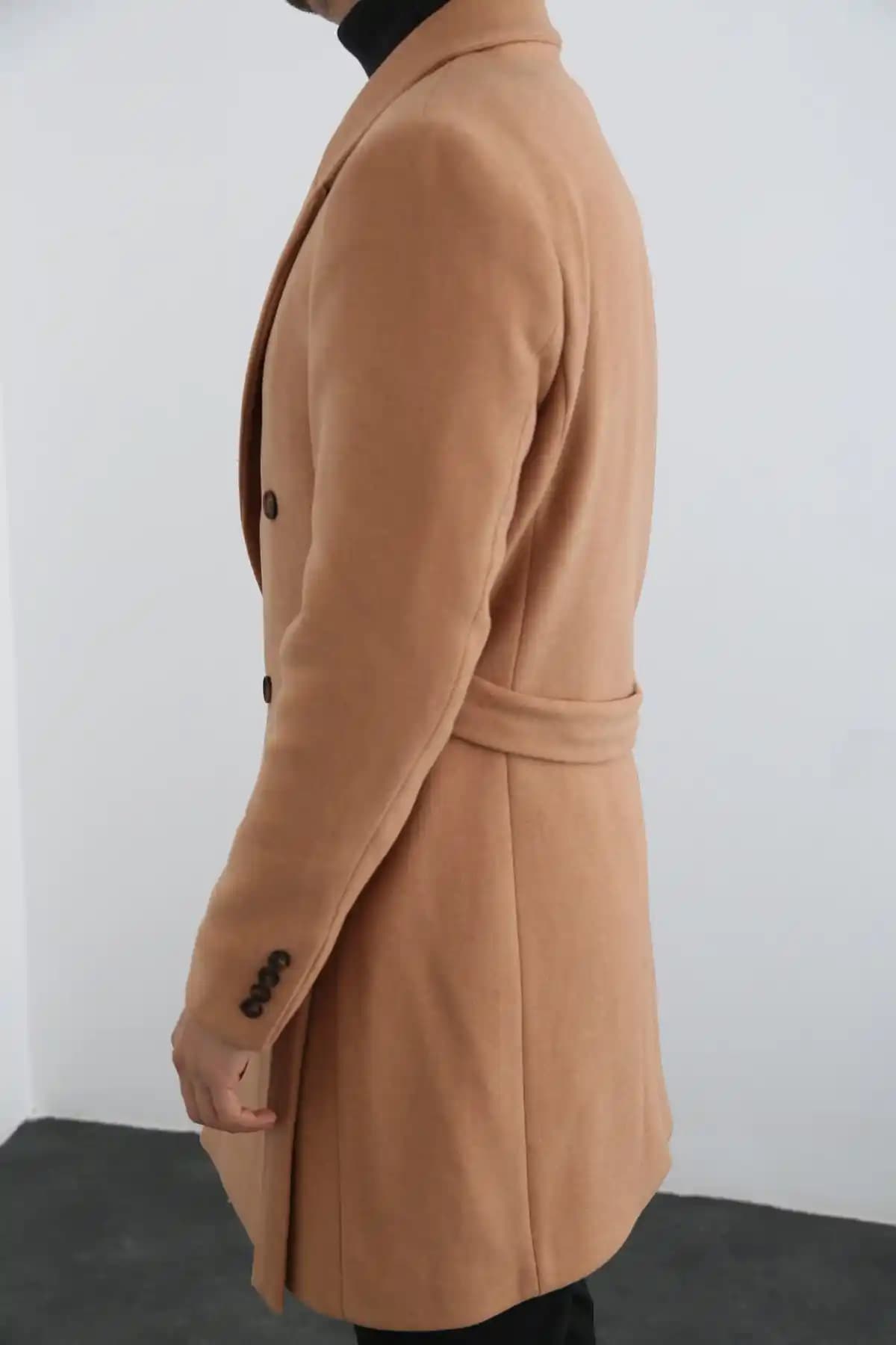 Erkekler İçin Camel Kaşe Kabanlar: Şıklık ve Fonksiyonelliğin Modern Buluşması
