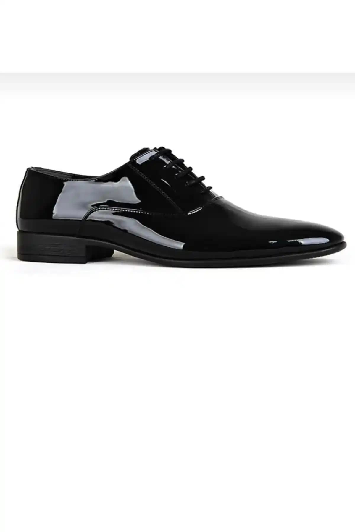 Erkekler İçin Düğün Ayakkabısı Seçerken Dikkat Edilmesi Gerekenler ve Trendler