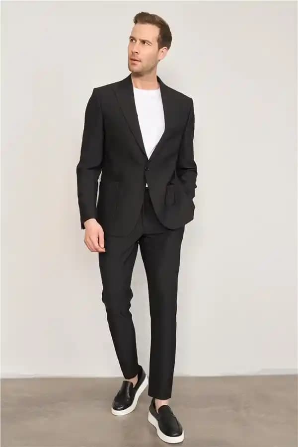 Erkekler İçin Jogger Takım Elbise: Modern ve Rahat Şıklık Trendleri 2023