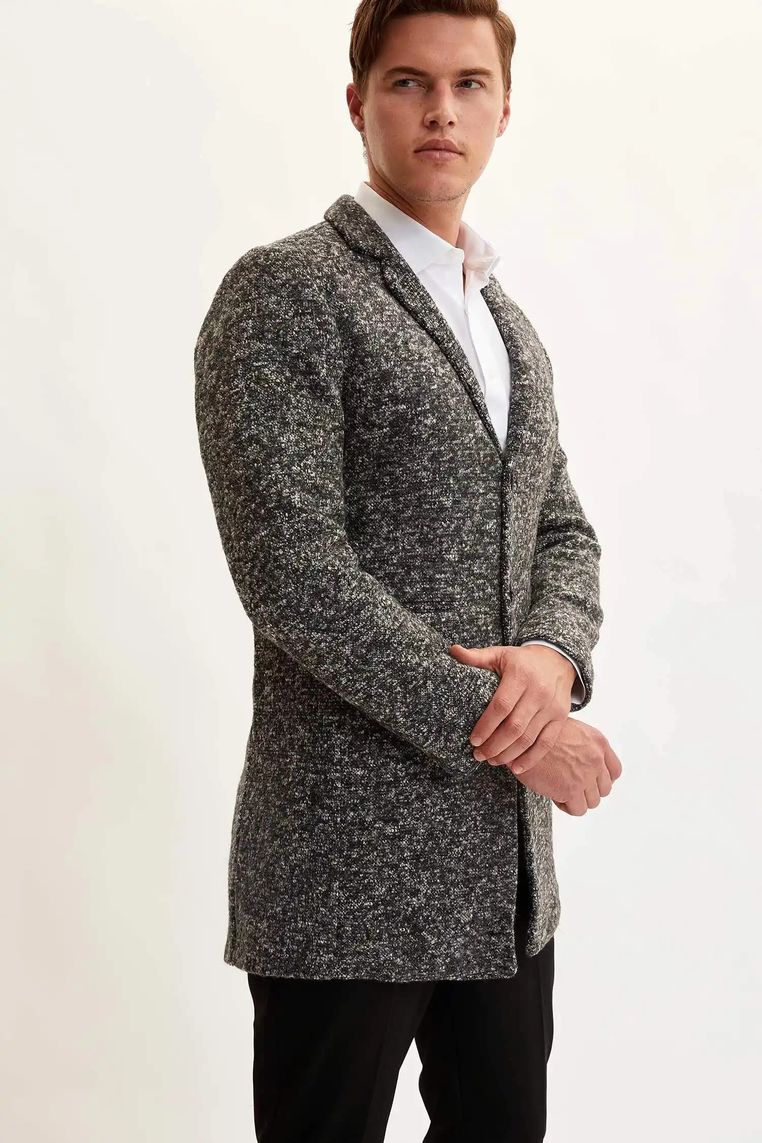 Erkekler İçin Kaşe Kabanlar: Modada Zamansız ve Şık Seçenekler