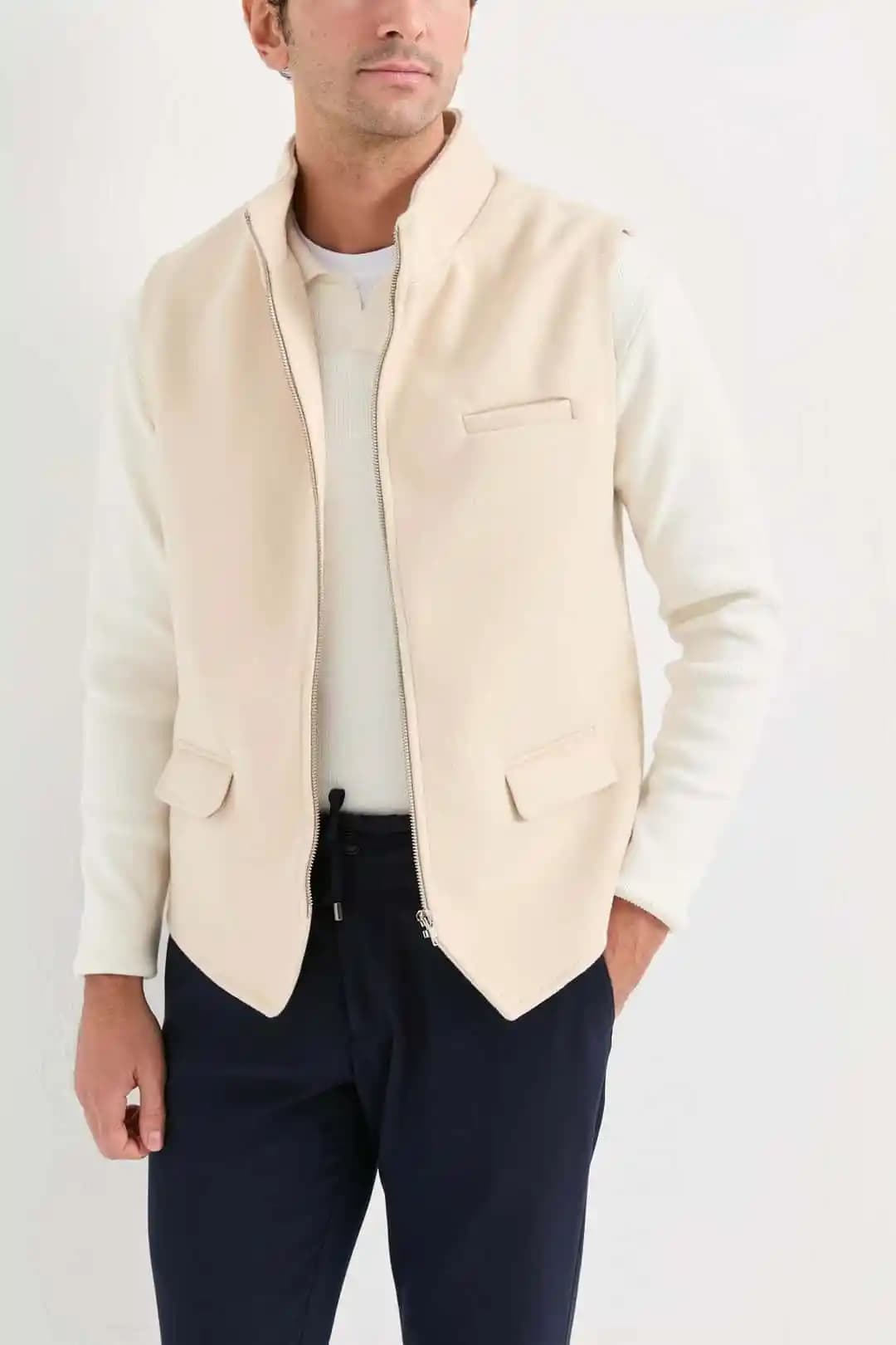 Erkekler İçin Kaşe Yelek Modelleri: Zamansız ve Şık Tasarımlar Hakkında Kapsamlı Rehber