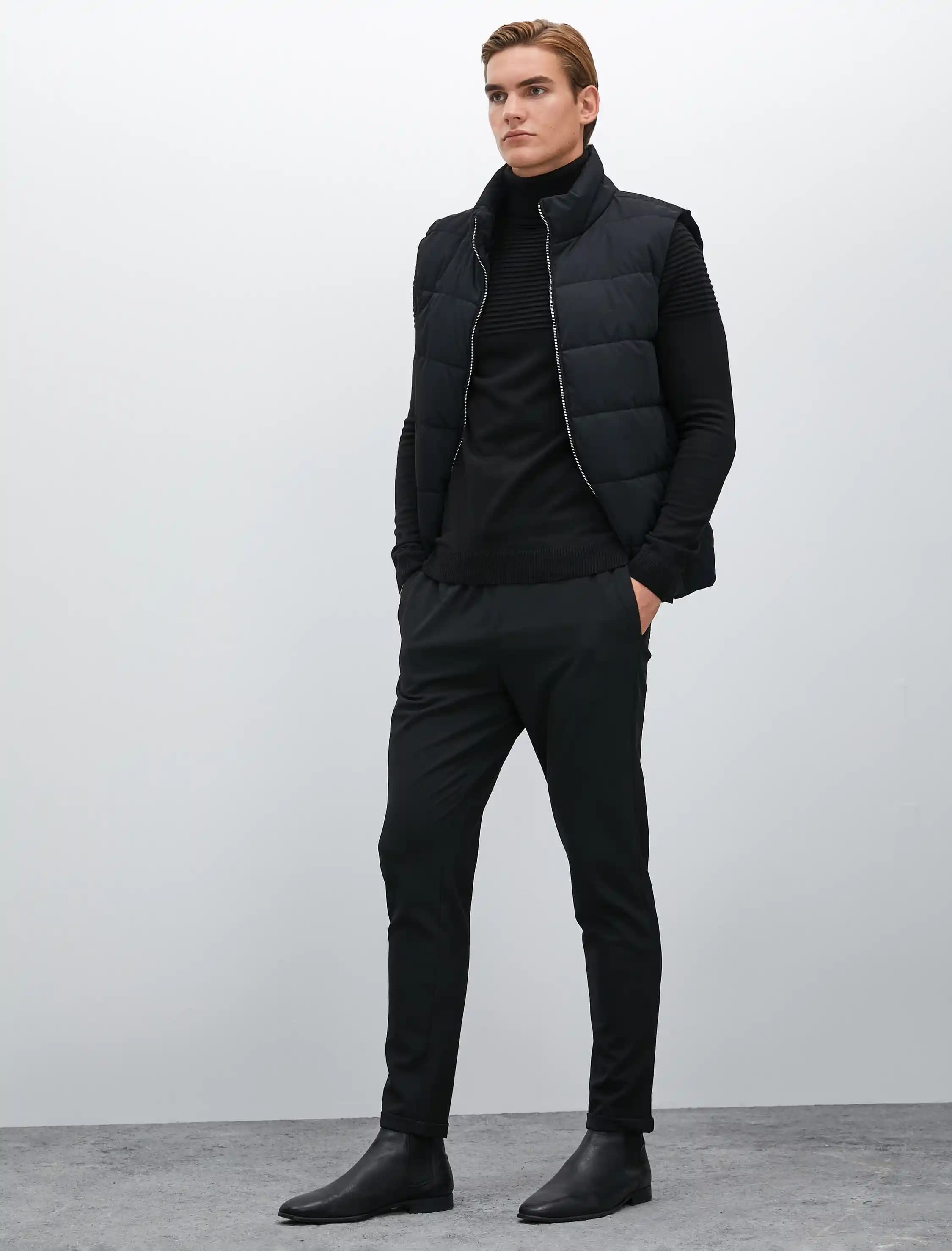 Erkekler İçin Kumaş Dar Paça Pantolonlar: Stil ve Konforun Modern Buluşması