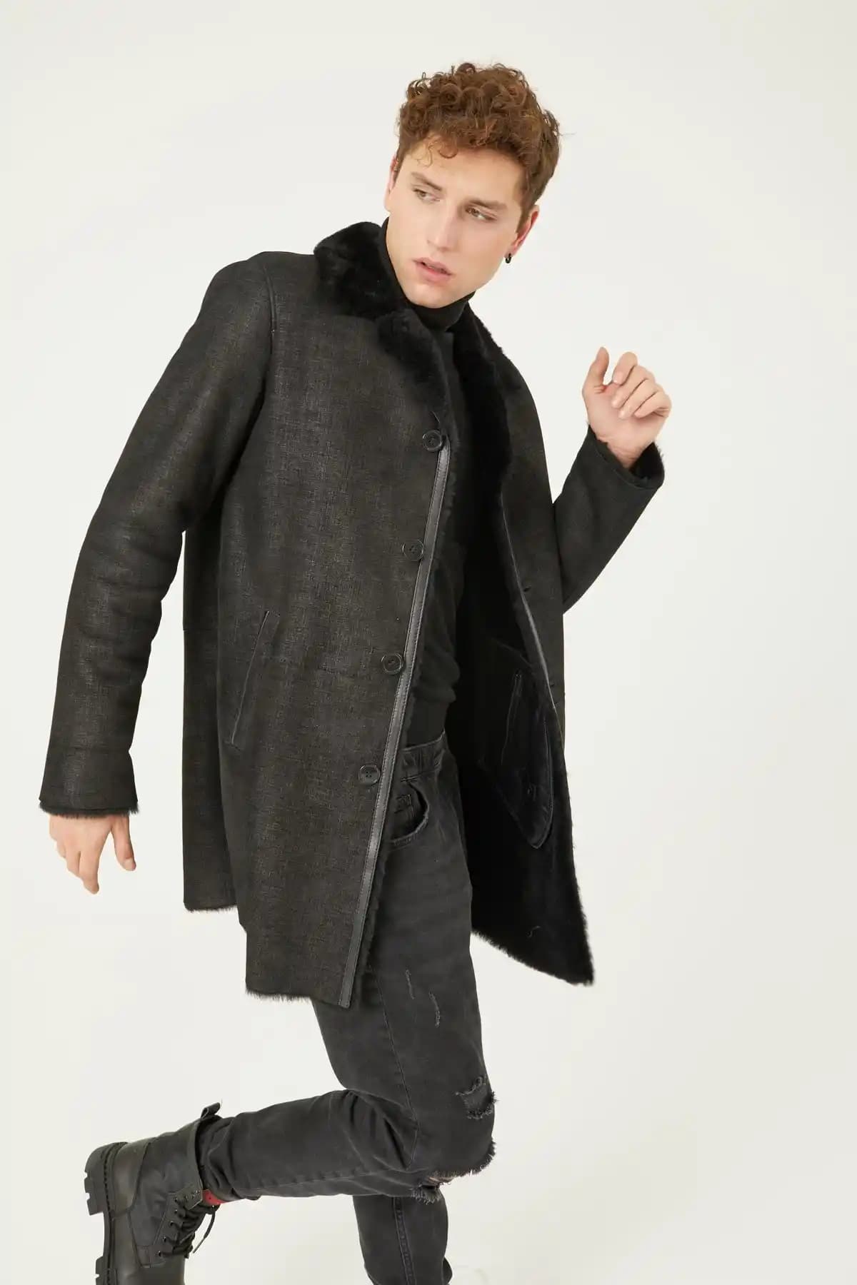 Erkekler İçin Kürk Kaban Modası: Güncel Trendler ve Sürdürülebilir Seçenekler