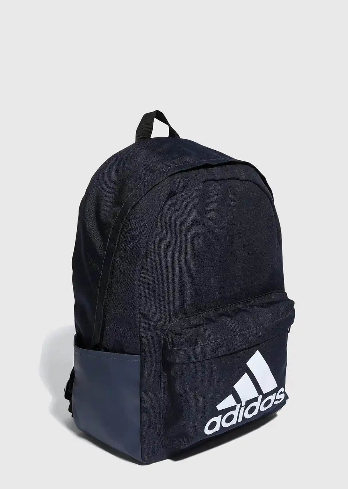 Erkekler İçin Moda Trendleri ve Adidas Sırt Çantası Koleksiyonu Analizi