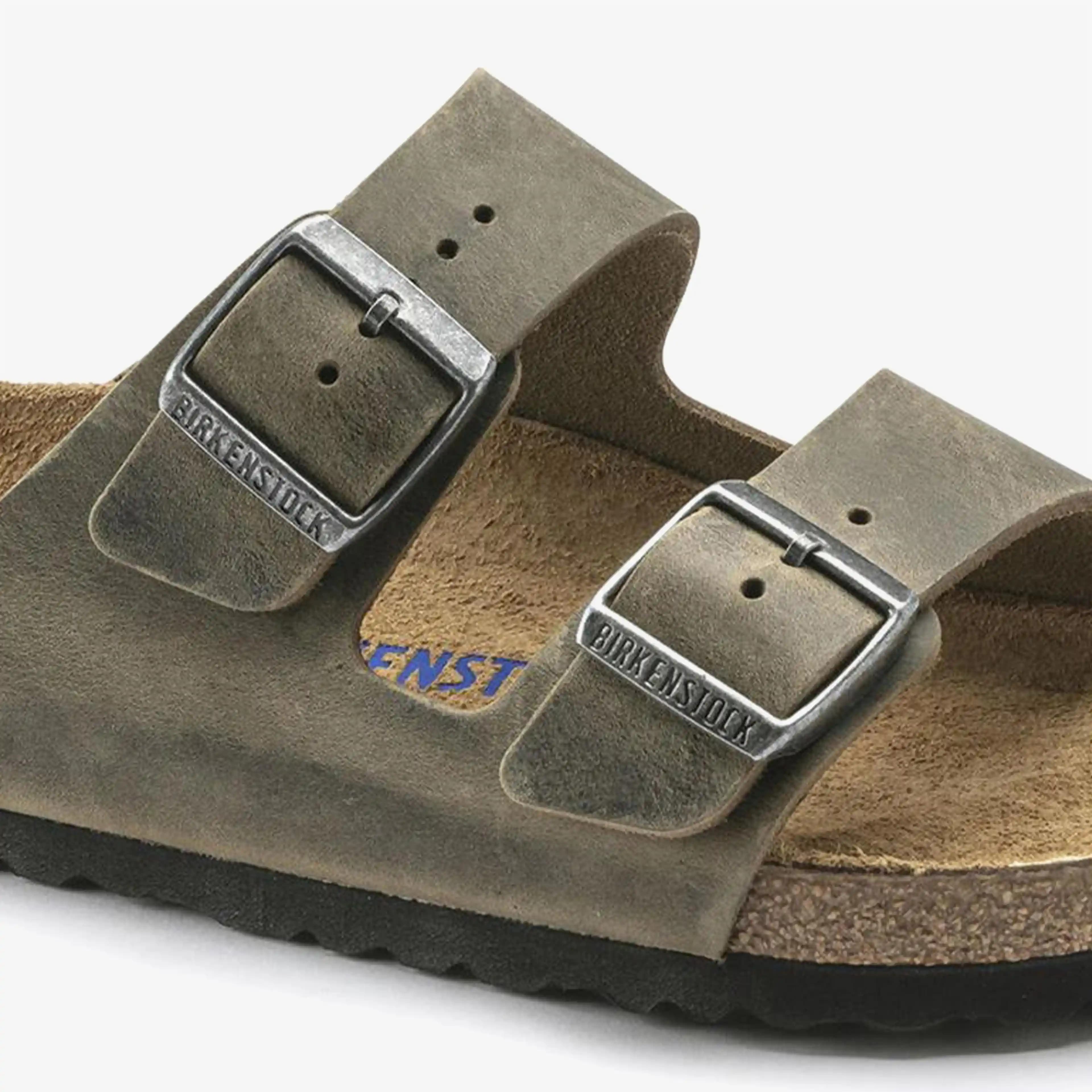 Erkekler İçin Moda ve Ay Fazlarının Uyumu: Birkenstock ile Şıklığa Adım Atın