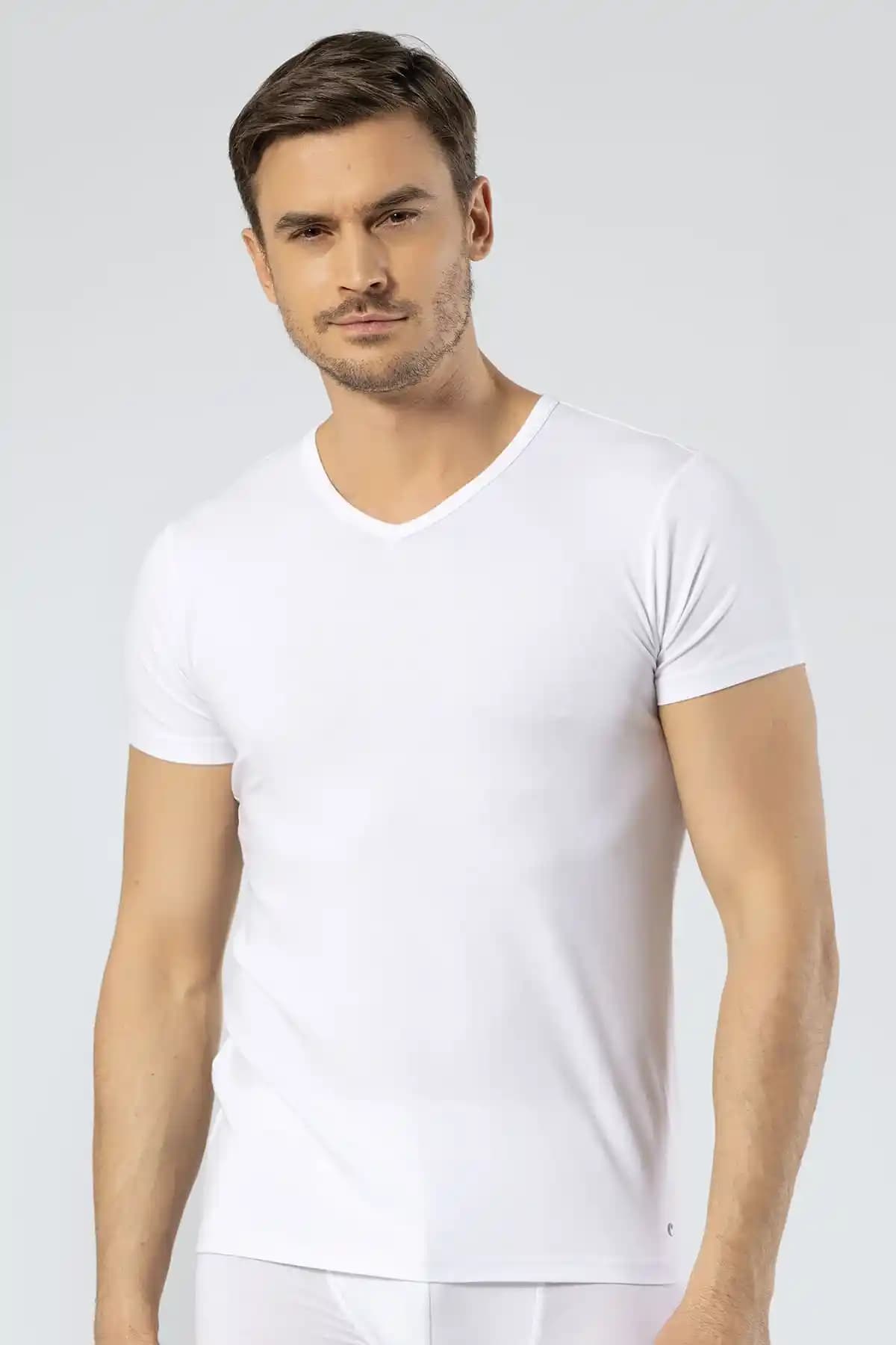 Erkekler İçin Pamuklu T-shirt Seçimi ve Moda Trendleri Hakkında Kapsamlı Rehber