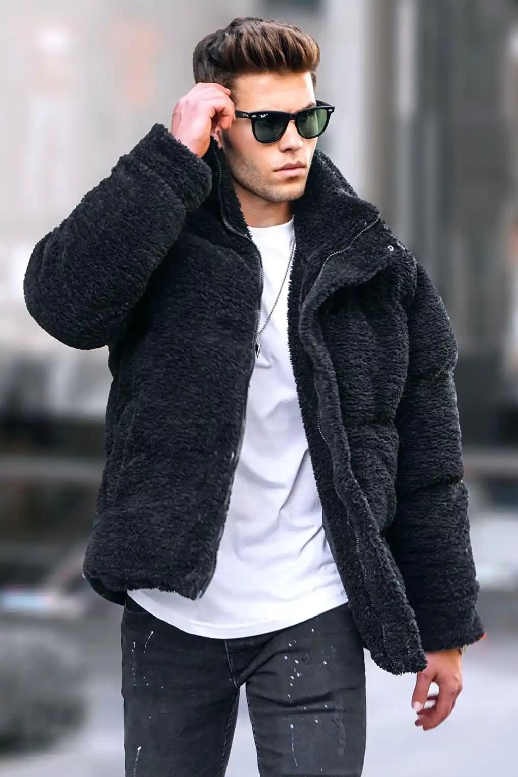 Erkekler İçin Peluş Mont Modası: Trendler, Özellikler ve Kombinasyon Önerileri