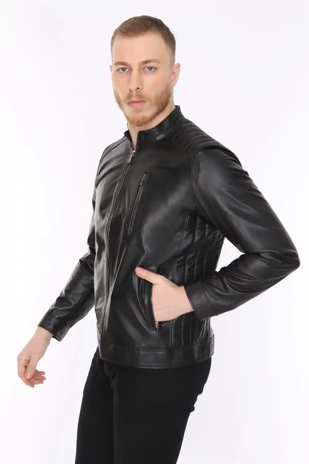 Erkekler İçin Siyah Deri Mont Seçimi ve Moda Trendleri Hakkında Kapsamlı Rehber