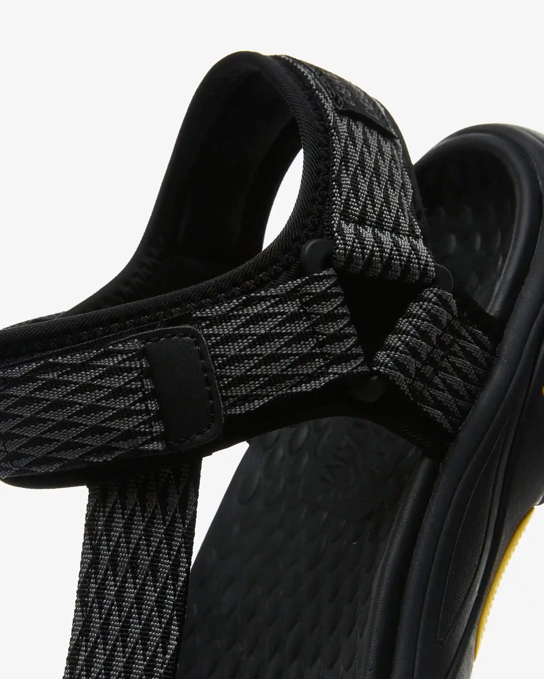 Erkekler İçin Skechers Sandaletler: Moda ve Konforu Bir Arada Sunan Koleksiyonlar