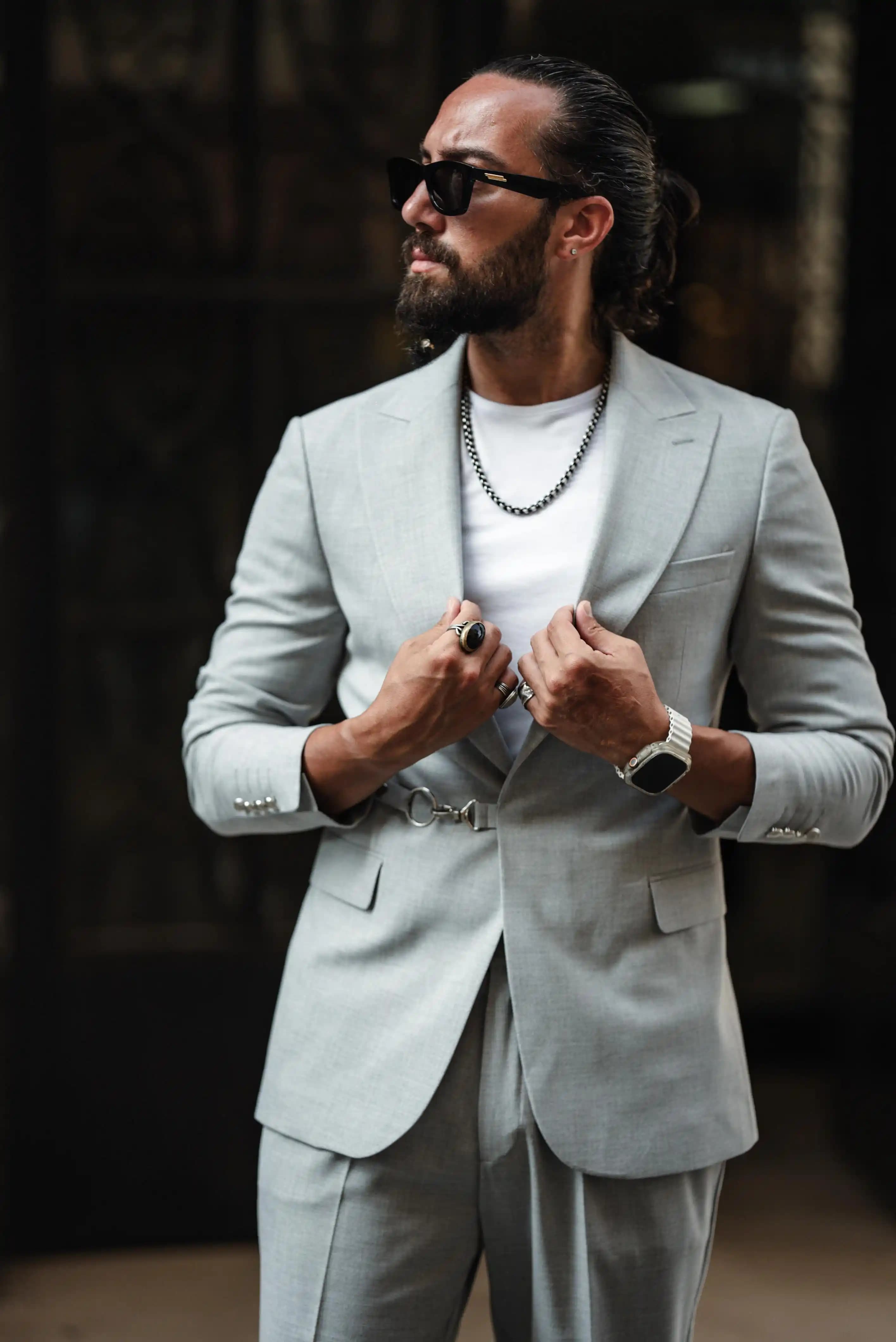 Erkekler İçin Spor Tarzlı Takım Elbise Modelleri ve Güncel Trendler