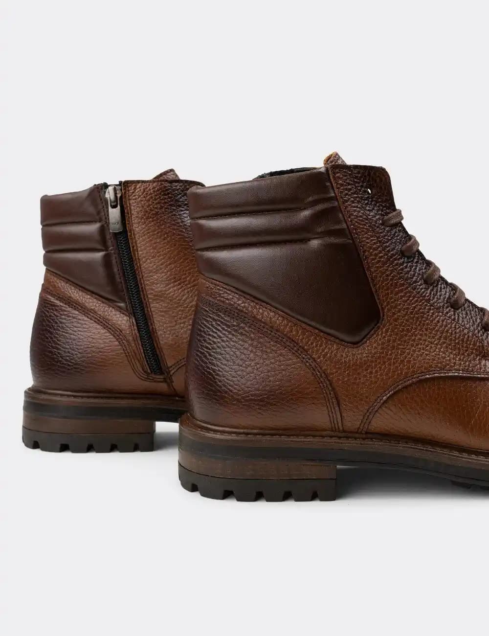 Erkekler İçin Taba Rengi Botlar ve Stil İpuçları: Kombinasyon ve Moda Trendleri