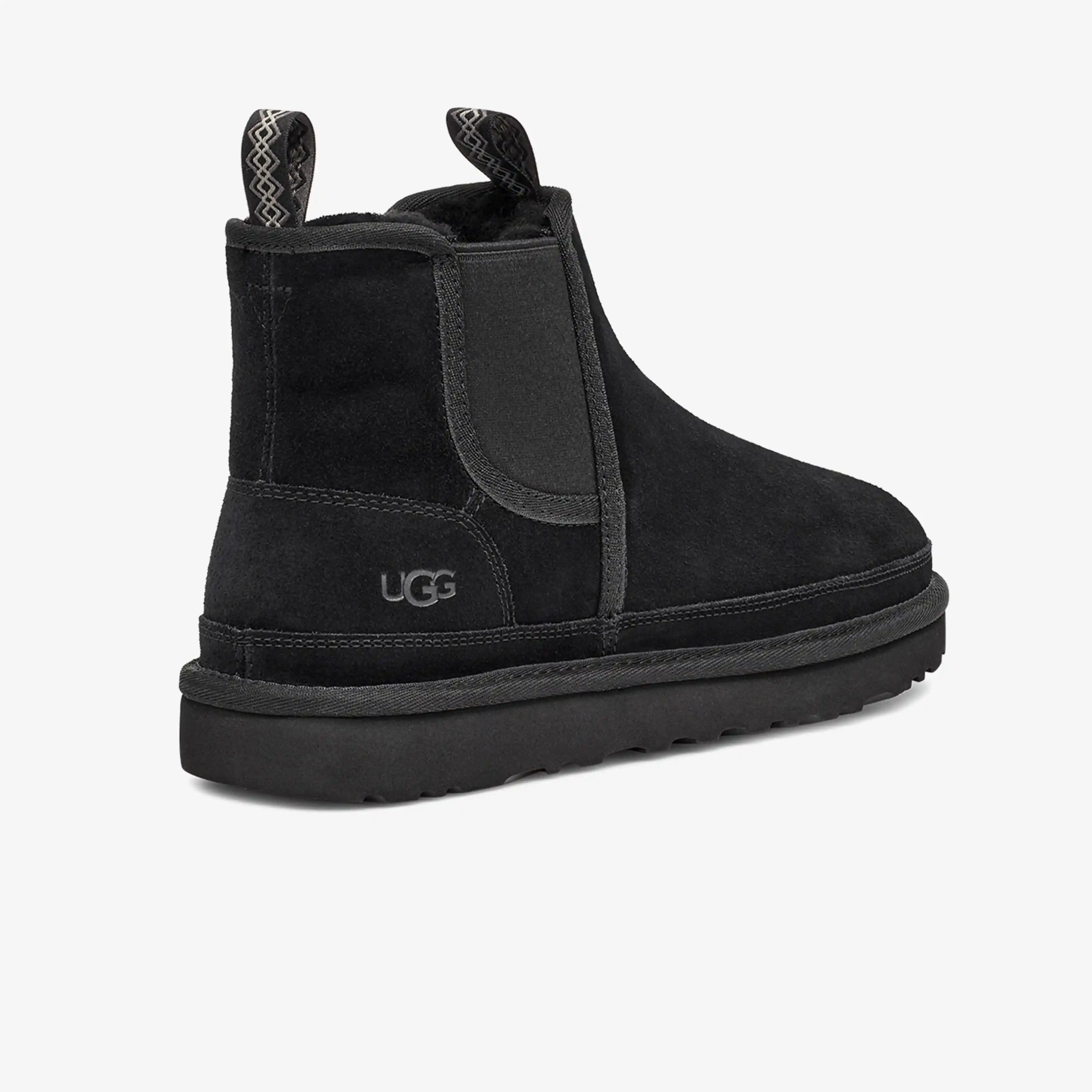 Erkekler İçin UGG Botlar: Konfor ve Şıklığın Modern Kombinasyonları