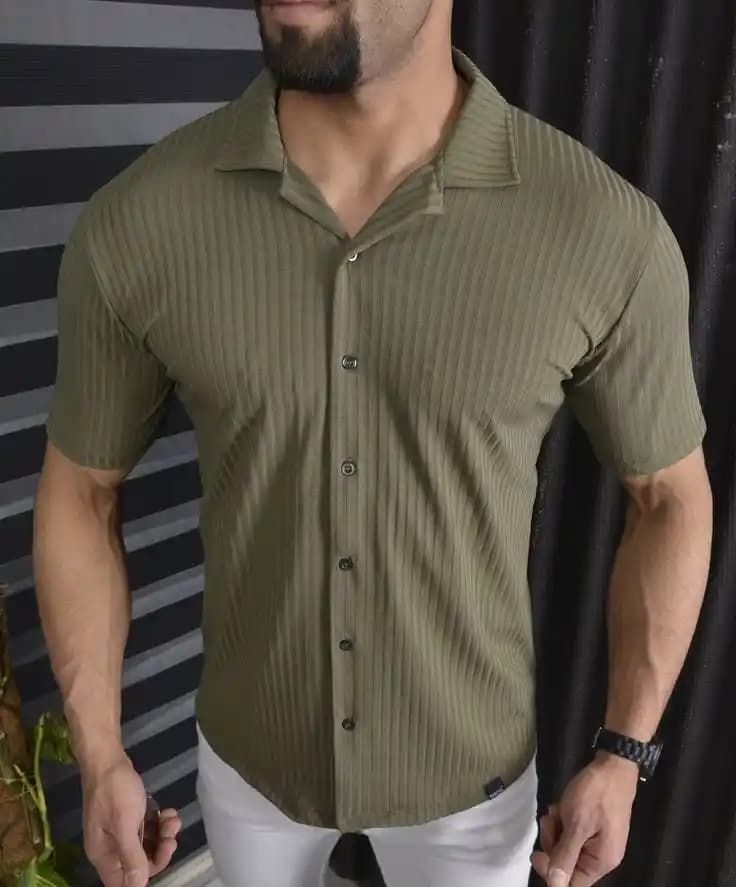 Erkeklerde Omuzları Geniş Gösteren Kıyafetler ve Stil İpuçları Rehberi