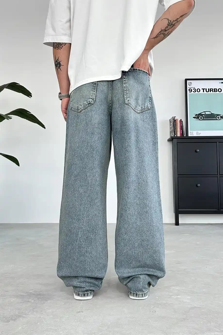 Eski Moda Pantolonlar: Zamansız Şıklık ve Güncel Moda Trendleri Hakkında Detaylı Rehber