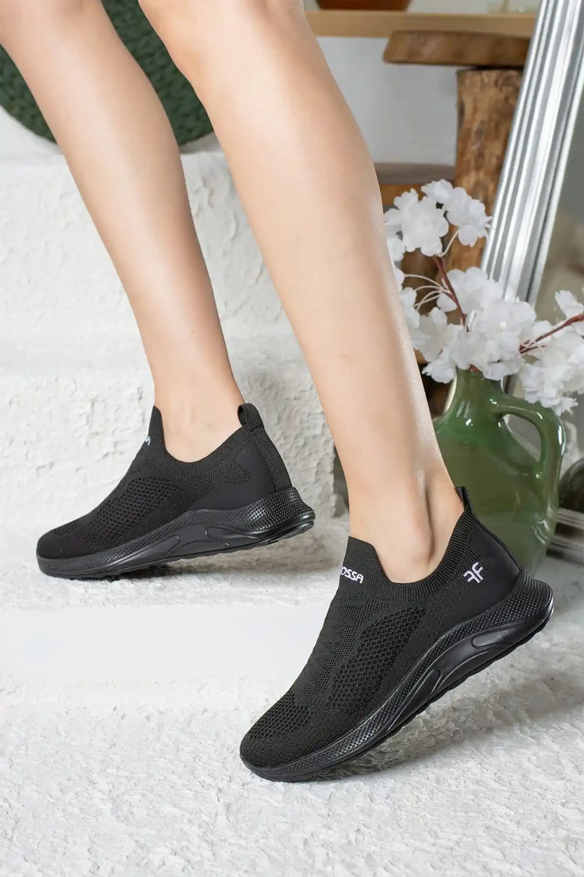 Esnek Spor Ayakkabılar: Moda ve Fonksiyonelliğin Birlikte Sunulduğu Güncel Trendler ve Kullanım Alanları