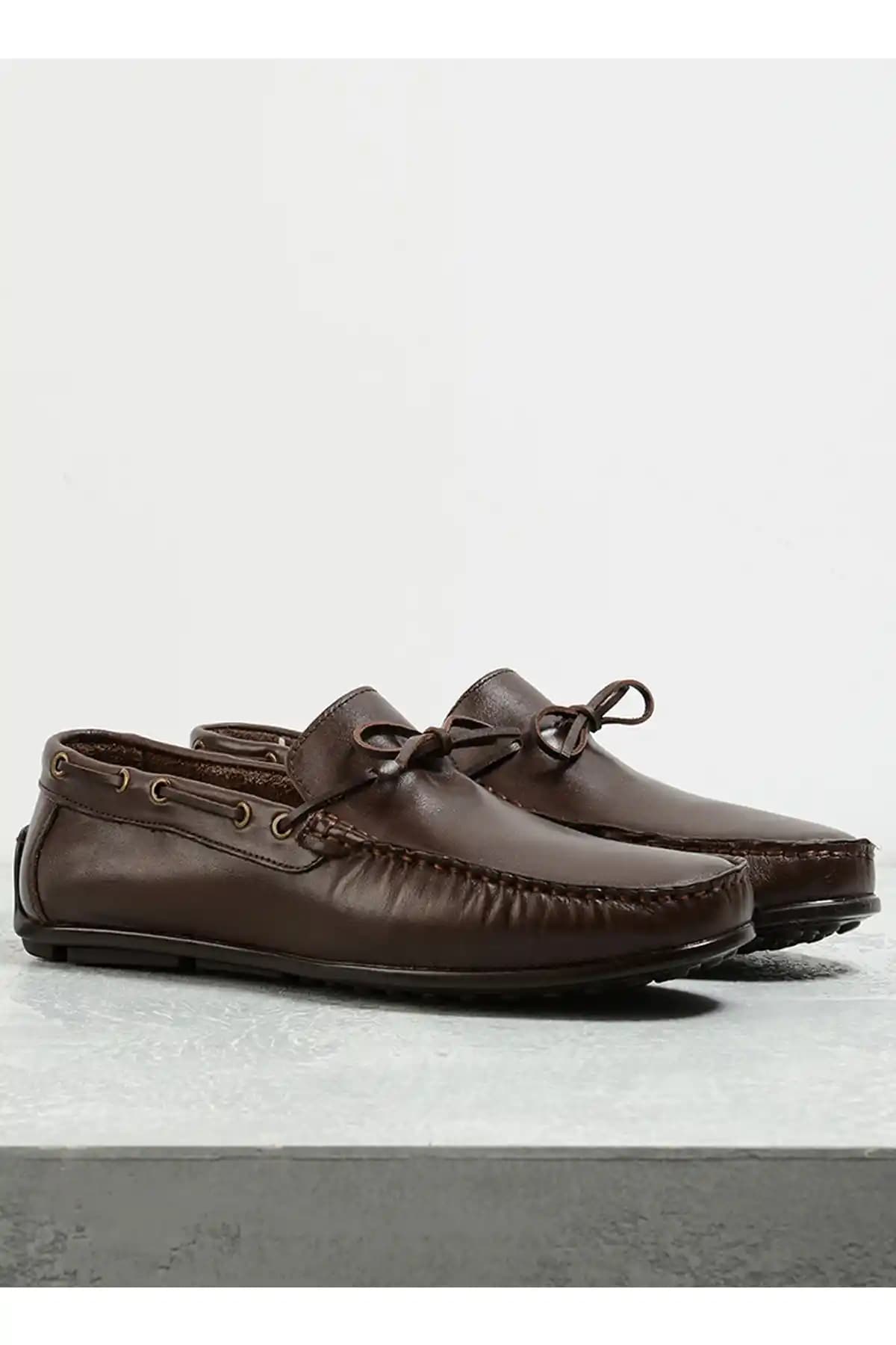 Fabrika Loafer Modelleri ve Stil Önerileri: Şıklık ve Konforun Buluşma Noktası