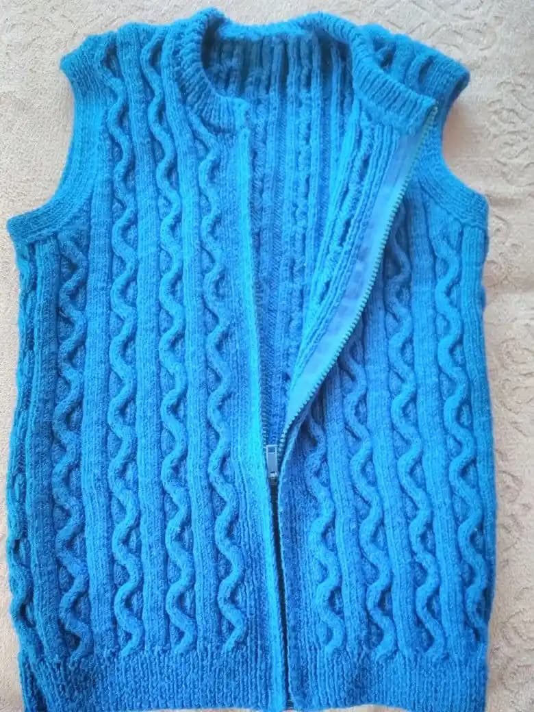 Fermuarlı Örgü Yelek Modelleri: Şıklık ve Konforun Buluştuğu Modern Tasarımlar