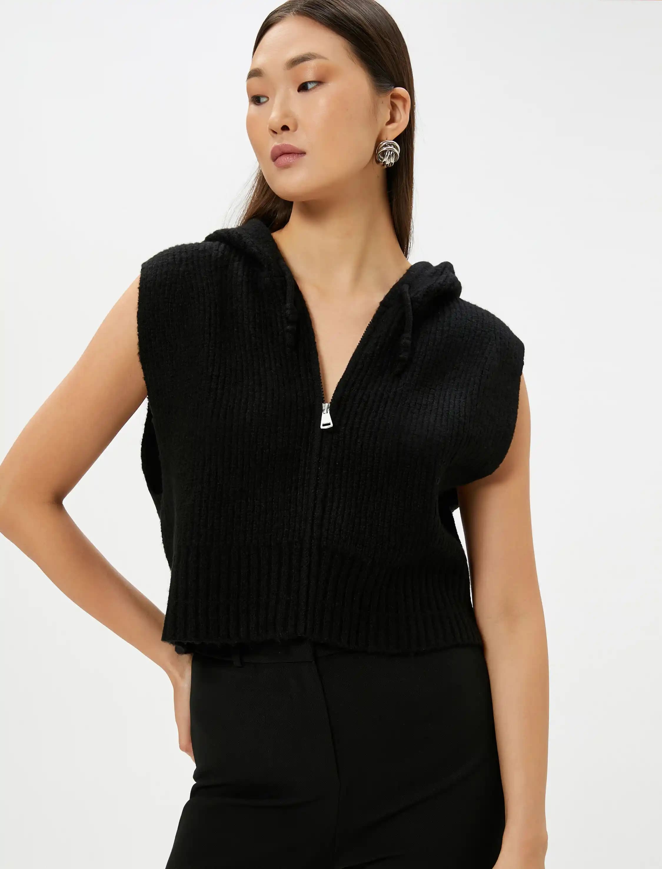 Fermuarlı Süveterler: Moda Dünyasında Şıklık ve İşlevselliğin Birleşimi