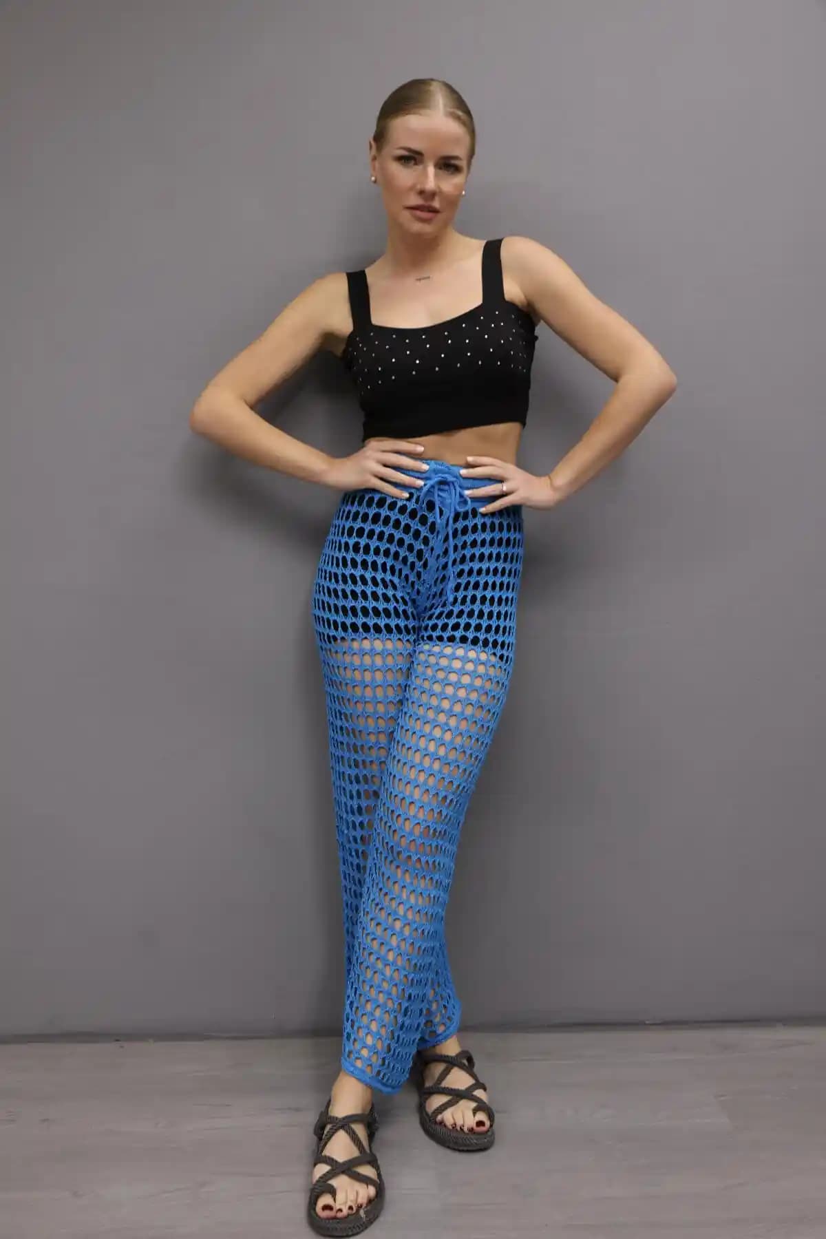 File Pantolon Modasında Hafiflik ve Şıklığın Modern Yansımaları