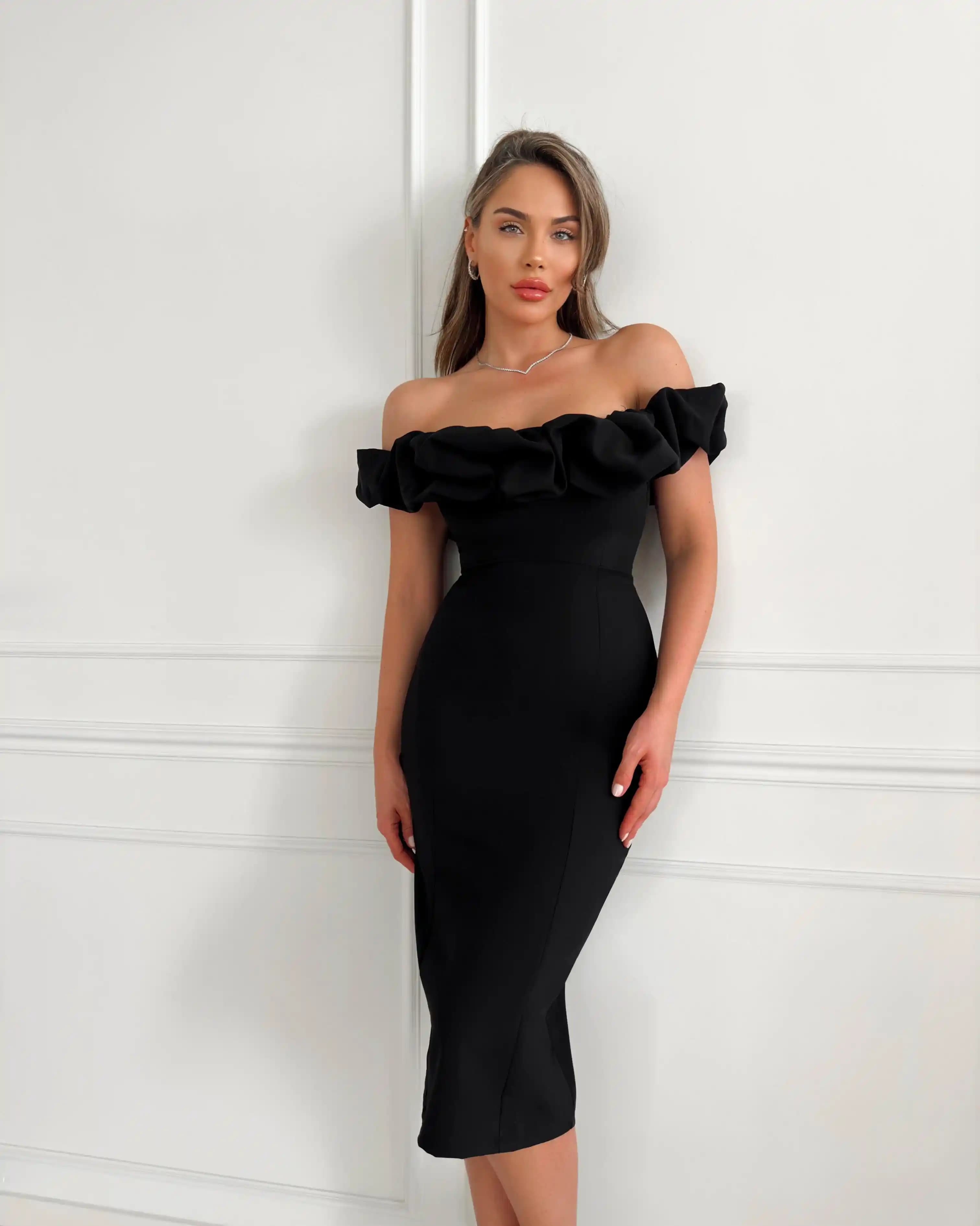 Fitted Elbise Nedir ve Moda Dünyasında Nasıl Bir Yere Sahiptir