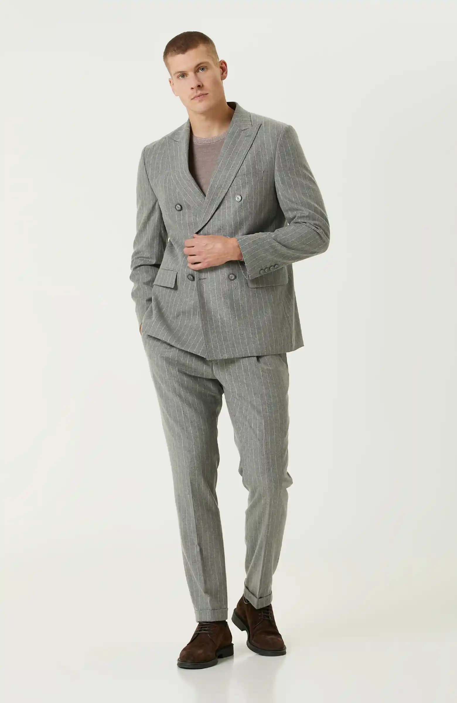 Flanel Takım Elbise Nedir, Özellikleri ve Kombin İpuçlarıyla Şıklık