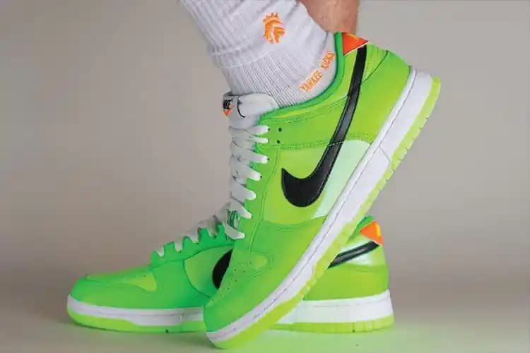 Fosforlu Nike Ayakkabılar: Moda Dünyasında Enerjik ve Cesur Bir Trend