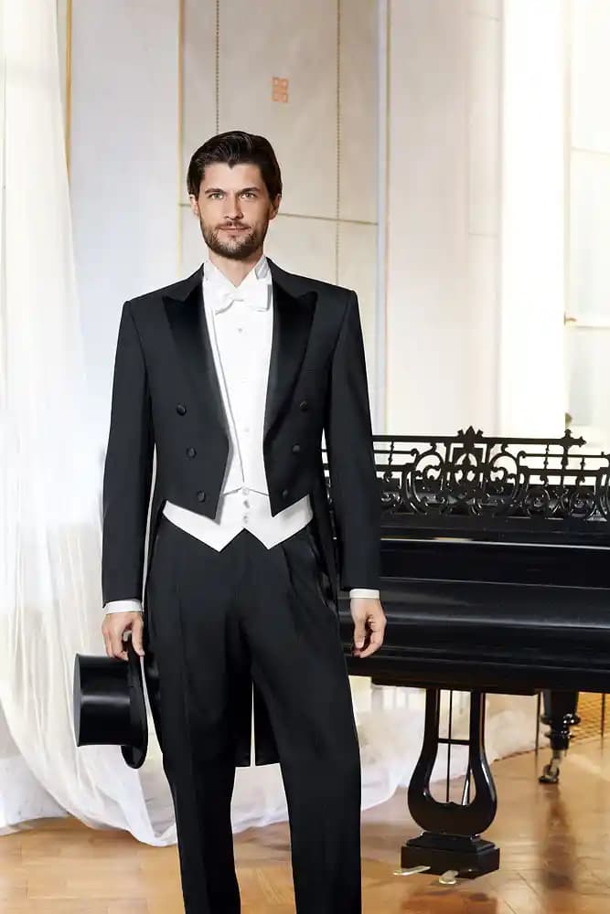 Frak Nedir ve Moda Dünyasında Zamansız Şıklığın Simgesi Olarak Kullanımı