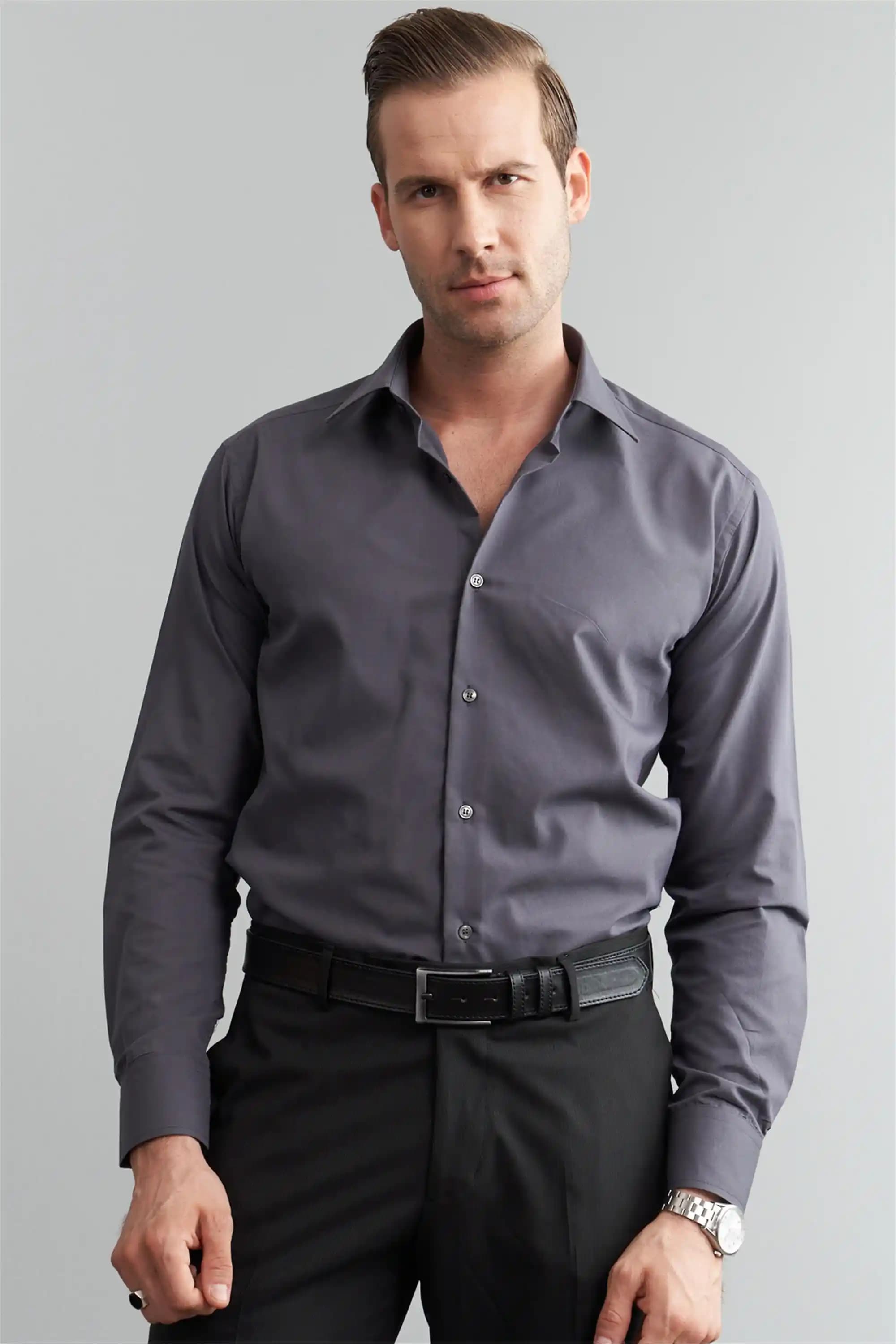 Füme Rengi Gömlek: Moda Trendleri ve Kombinasyon Önerileri ile Şıklığın Anahtarı