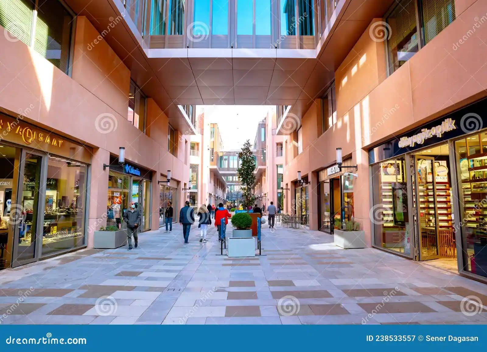 Galataport İstanbul Moda ve Alışveriş Merkezi: Şehrin Yeni Trend ve Tasarım Noktası