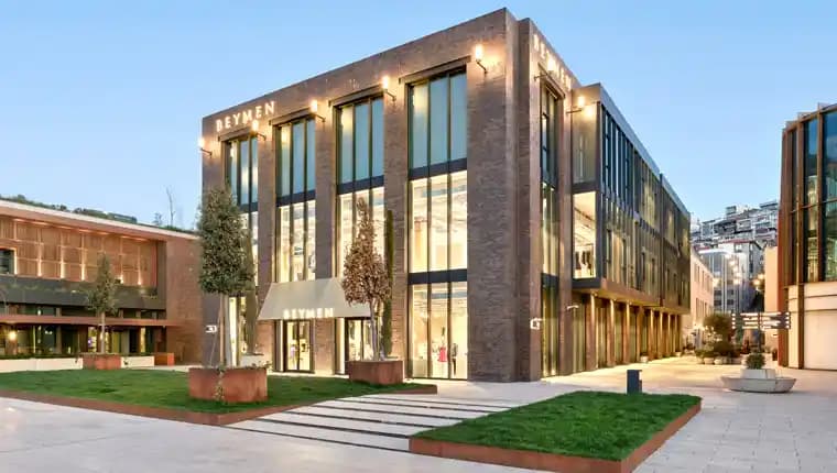 Galataport'ta Moda ve Alışveriş Deneyimi: İstanbul'un Yeni Trend Merkezi