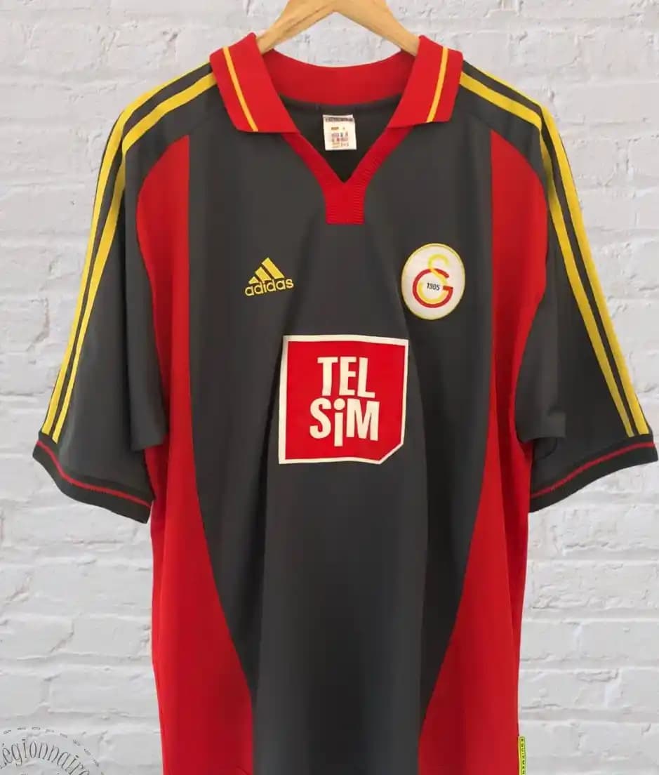 Galatasaray'ın Tarihini Yansıtan Eski Formalar ve Moda Dünyasındaki Yeri