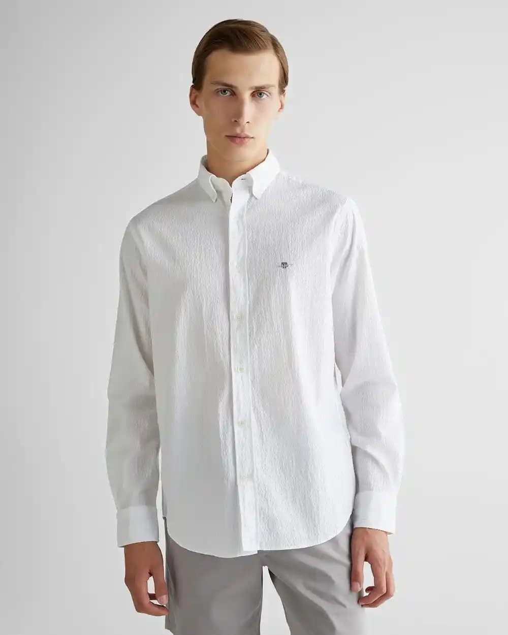 GANT Beyaz Gömlek: Şıklık ve Zarafetin Modern Temsilcisi