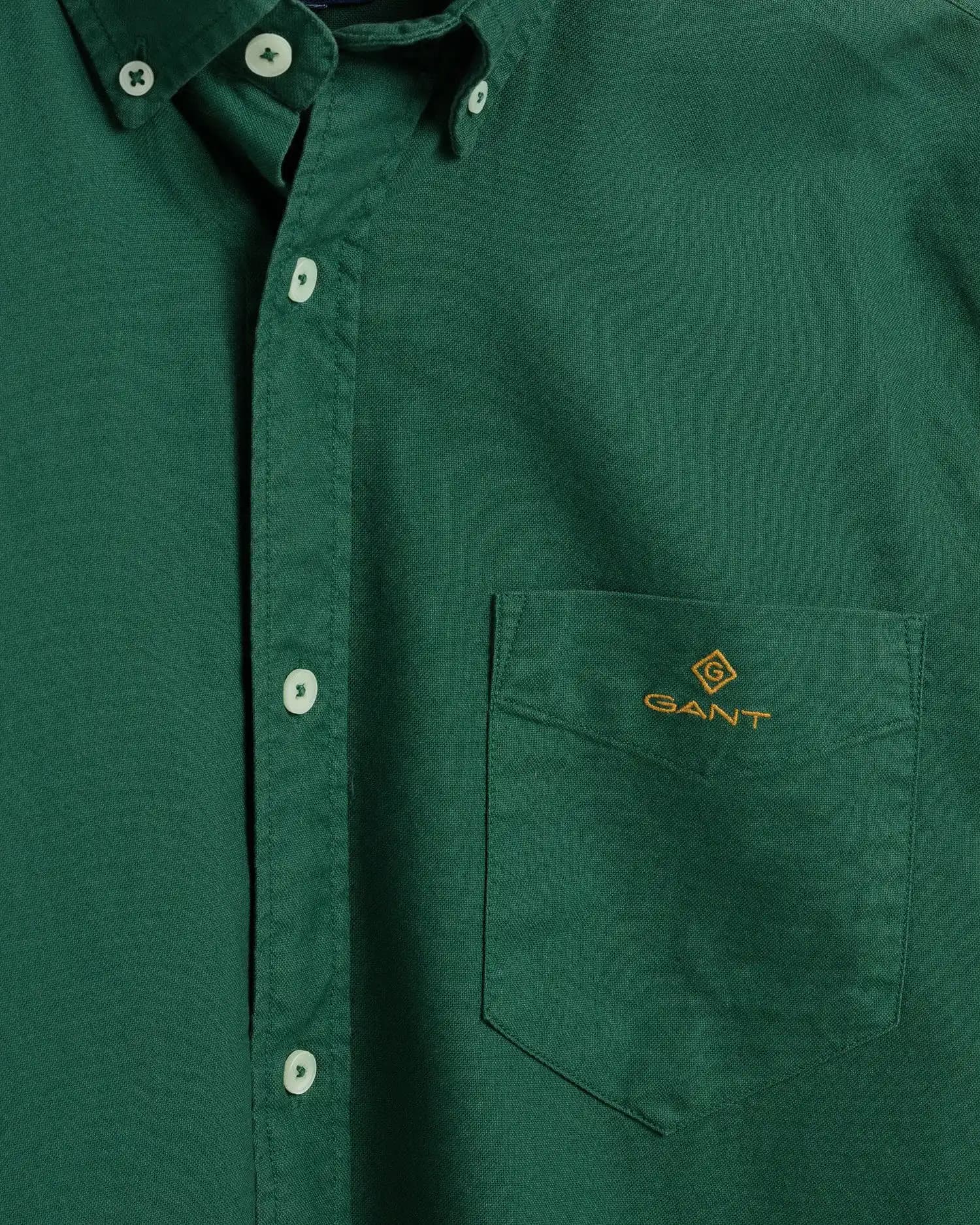 Gant gömlekler: Şıklık ve konforu bir arada sunan modern ve klasik tarzlar