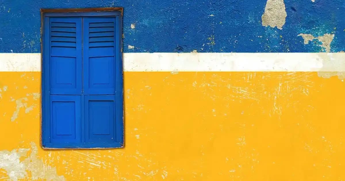 GANT Kalitesiyle Zamansız Beyaz Gömlek Modası ve Stil İpuçları