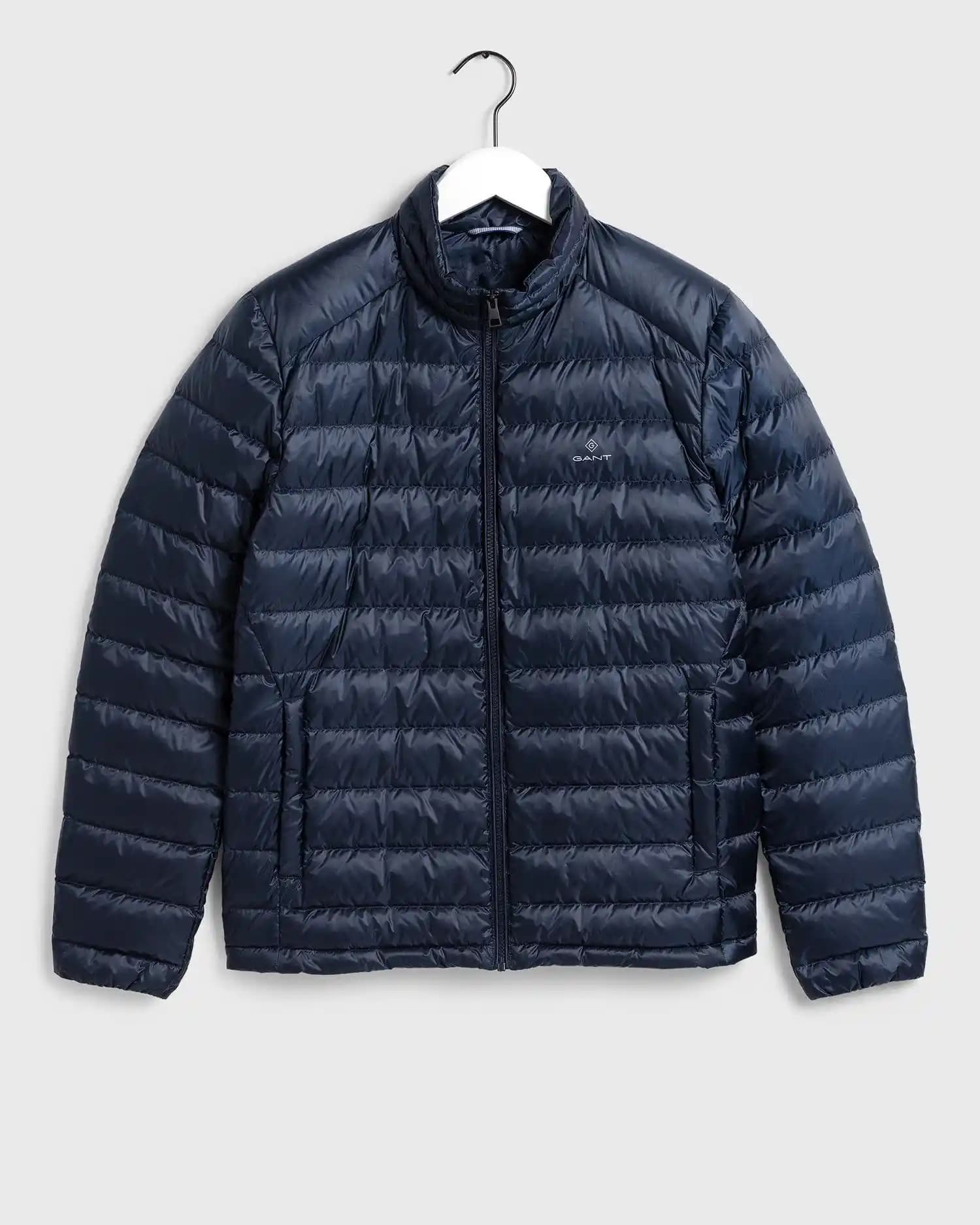 Gant Kaz Tüyü Montlar: Moda ve İşlevselliğin Bir Arada Sunulduğu Kış Giyim Seçenekleri